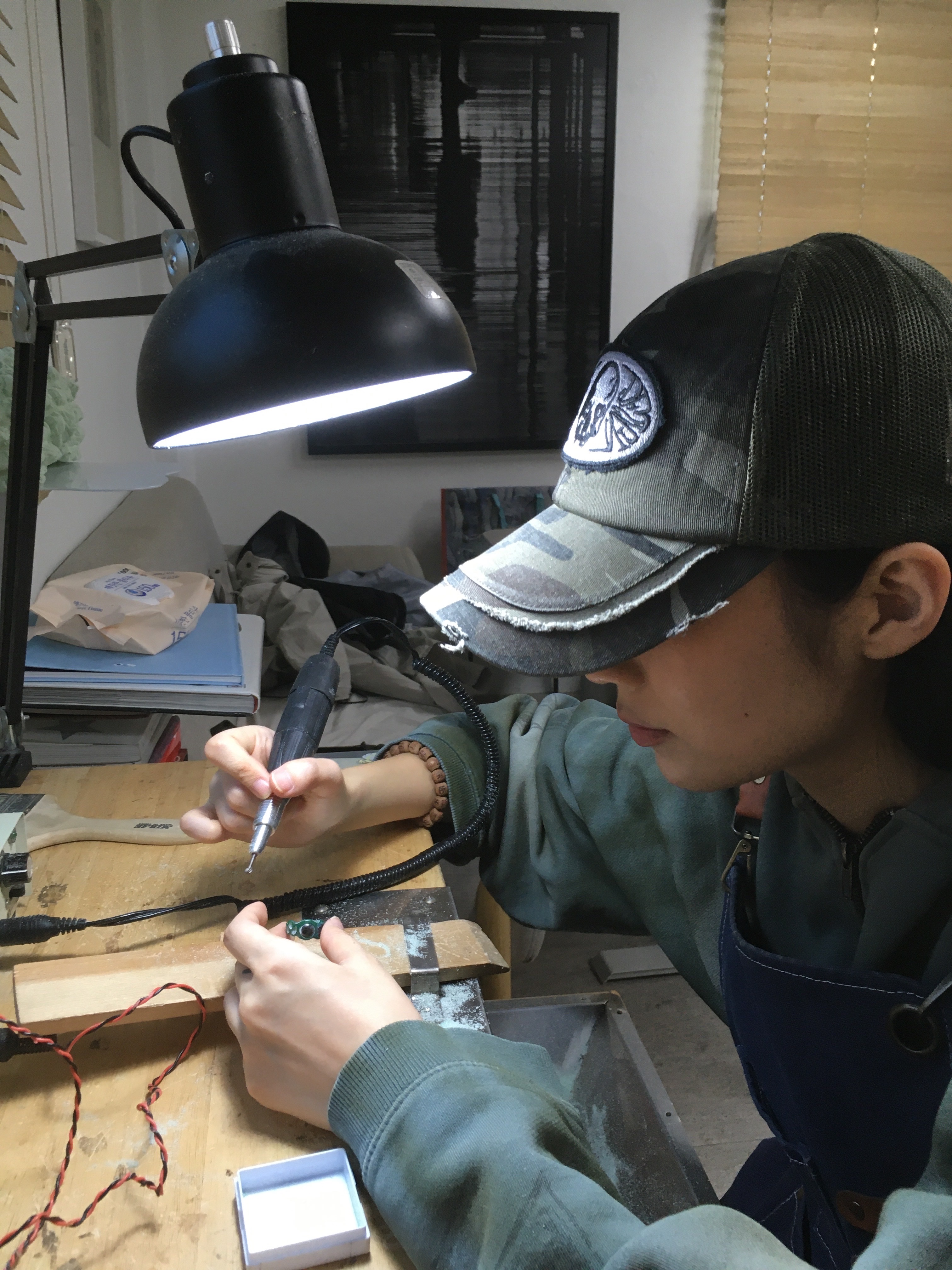ETCE Skull Patch Trucker Cap Khaki 착용 스타일 - 1