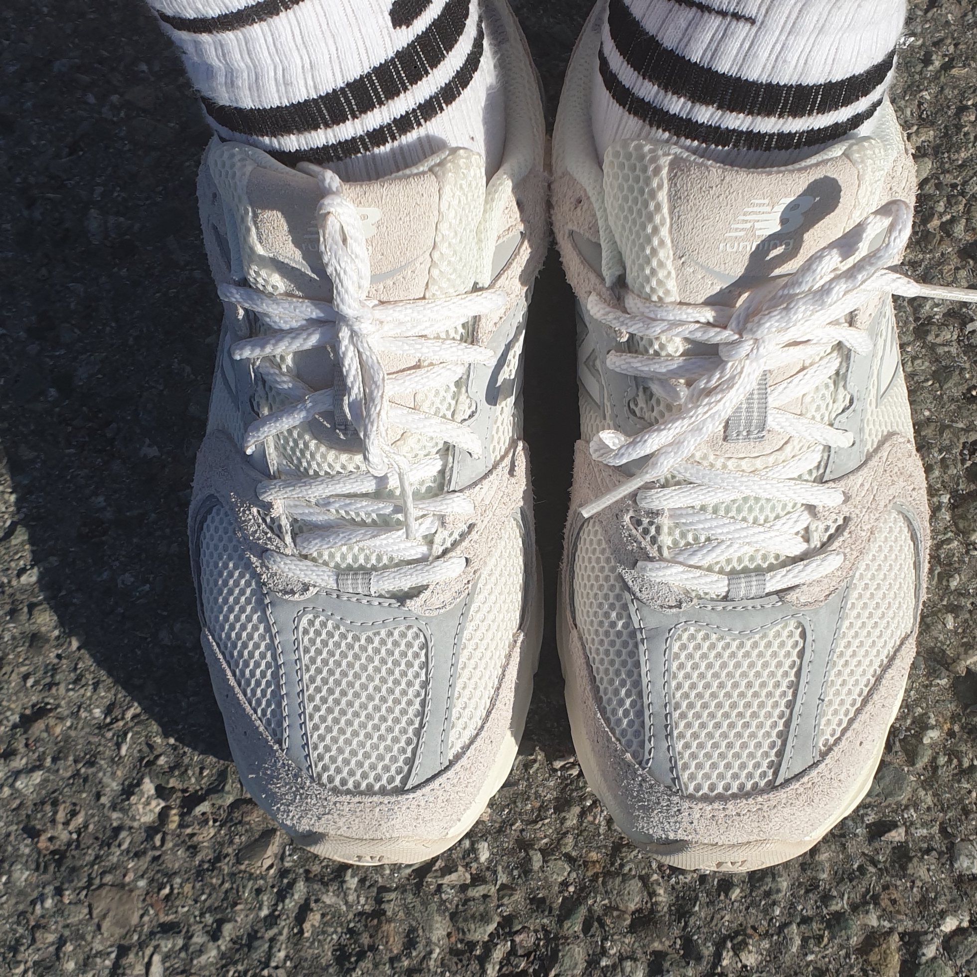 New Balance 530 Premium Vintage Beige 착용 스타일