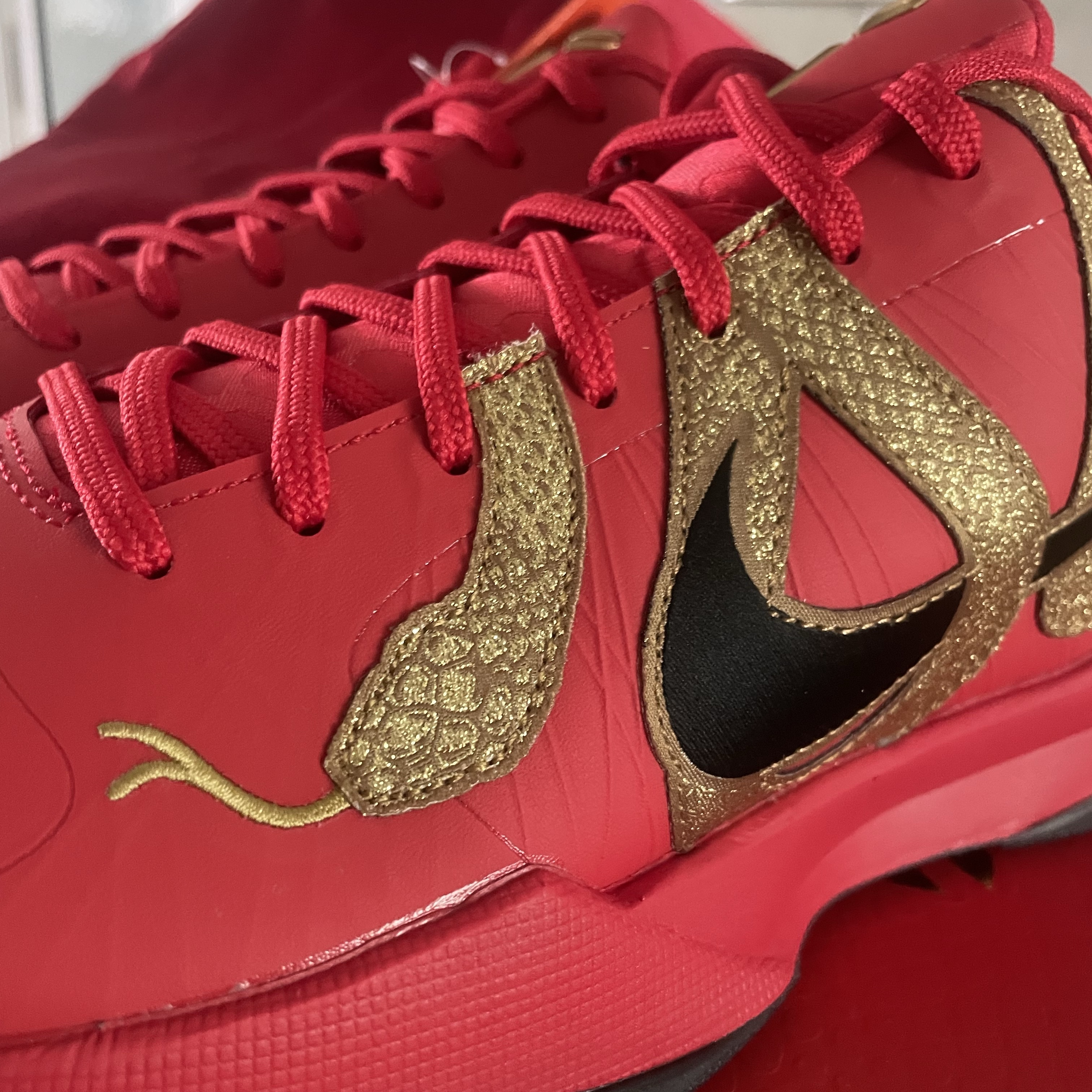 Nike Kobe 5 Protro Year of the Mamba University Red 착용 스타일 - 2