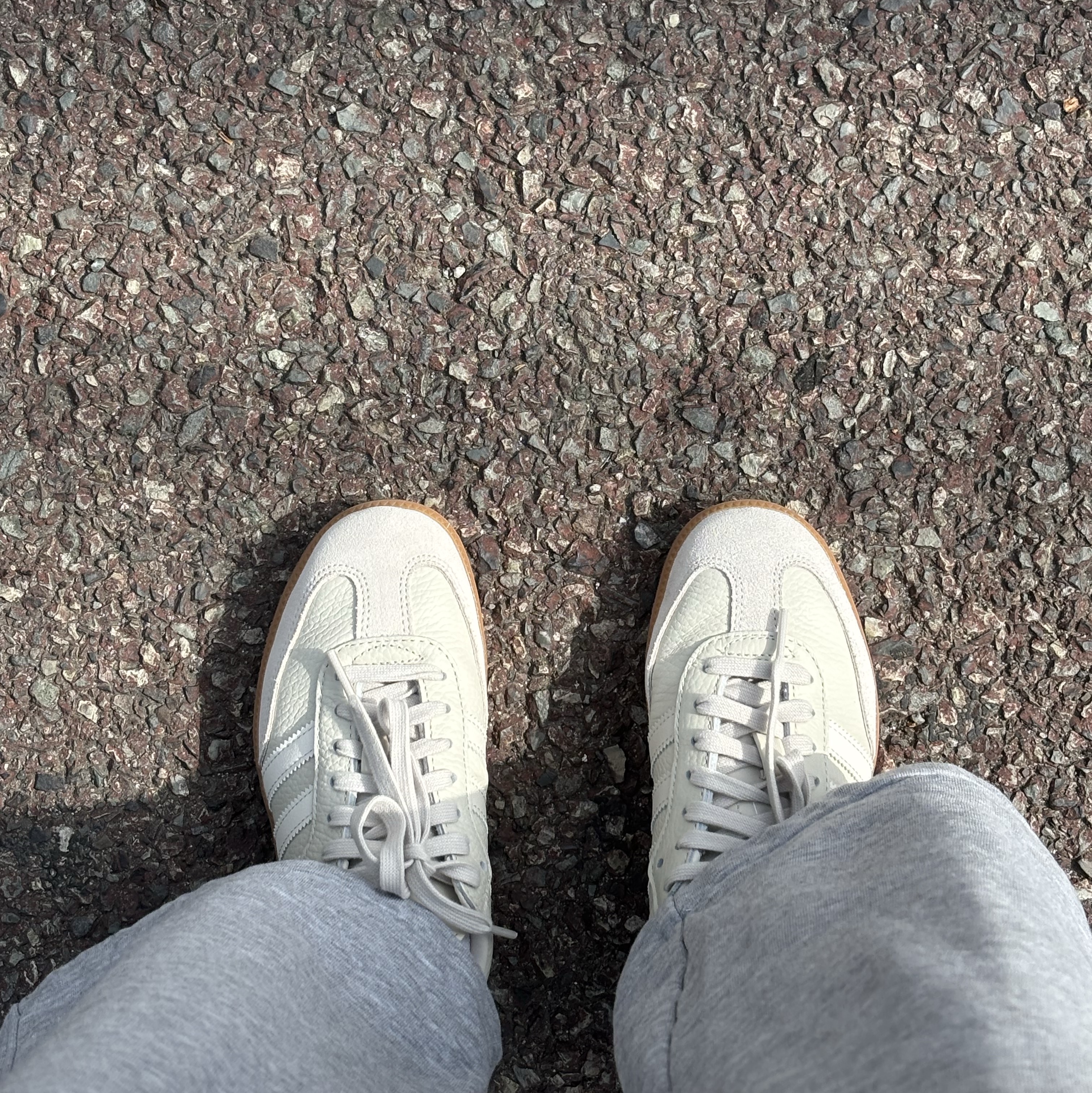 (W) Adidas Samba OG Aluminium Chalk White 착용 스타일