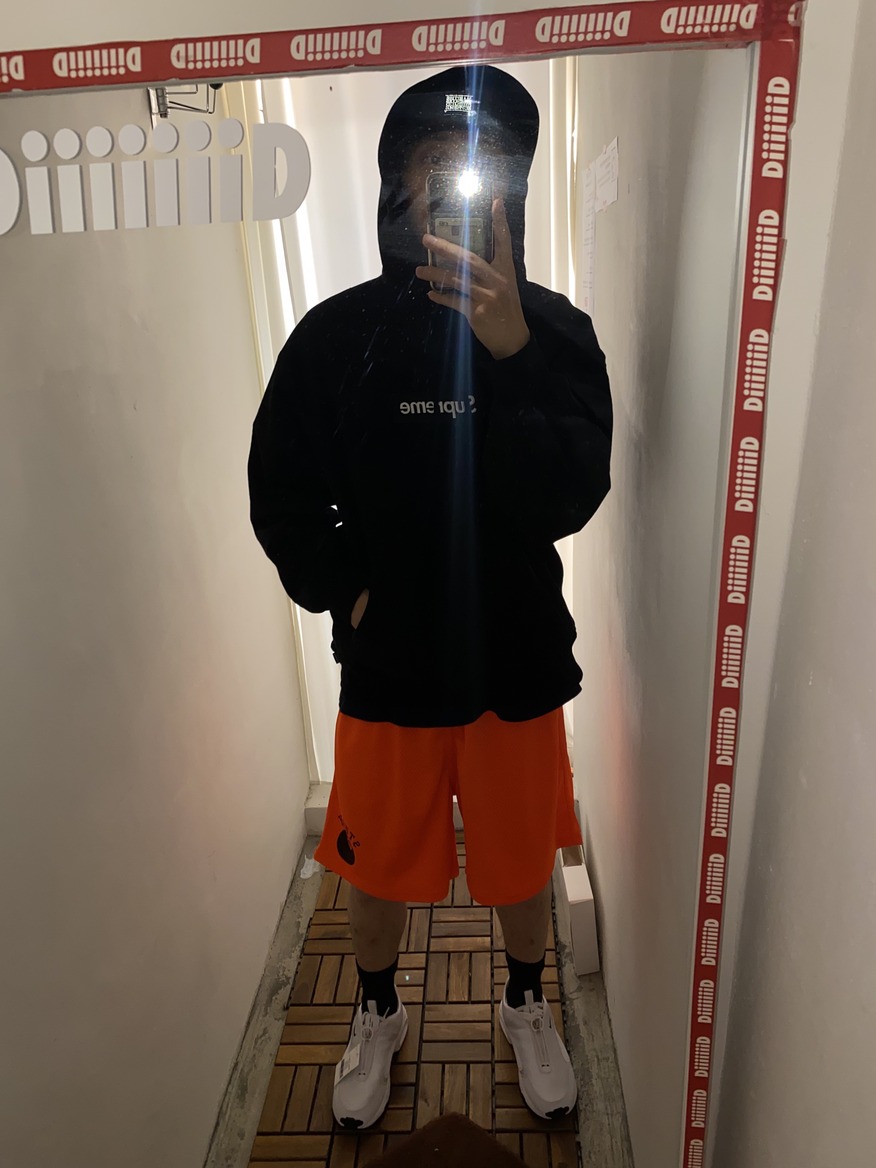 Stussy 8 Ball Mesh Shorts Orange, Supreme Box Logo Hooded Sweatshirt Black - 24FW 착용 스타일 - 1