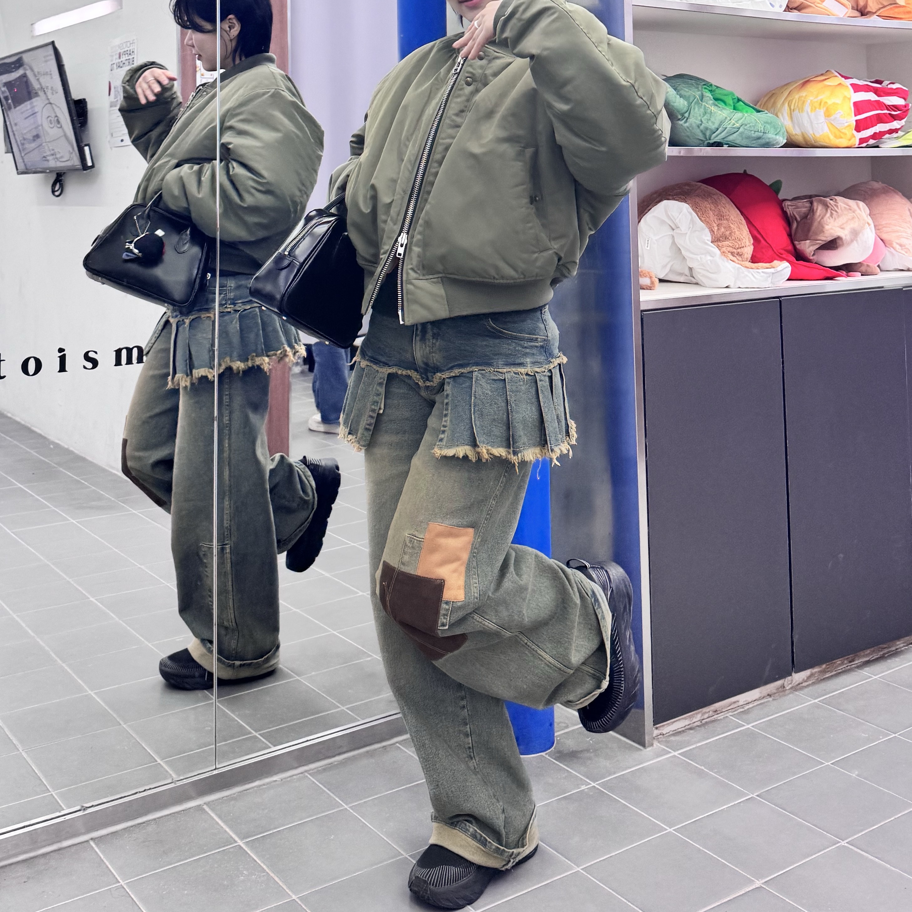 Comme des Garcons Round No.2 Aoyama Bag Black 착용 스타일