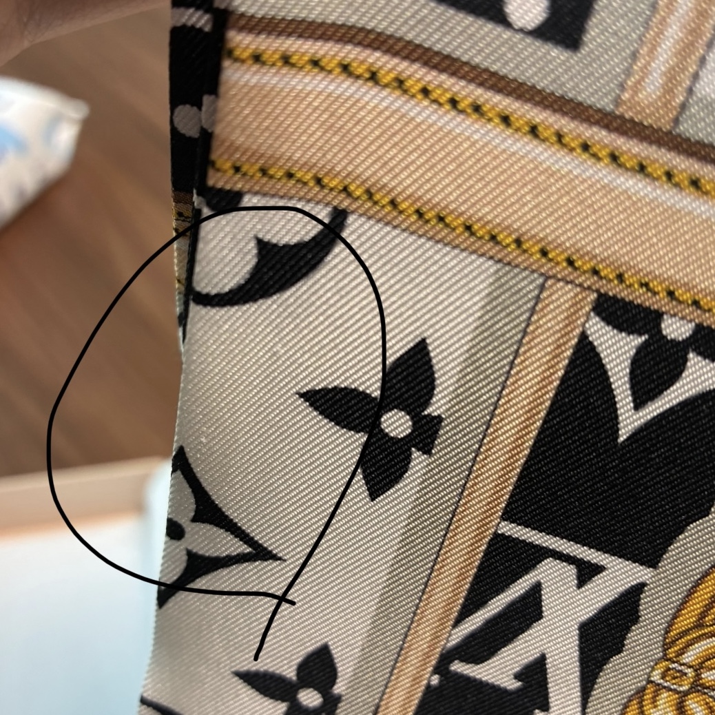 (W) Louis Vuitton Monogram Confidential Bandeau Black 착용 스타일 - 1