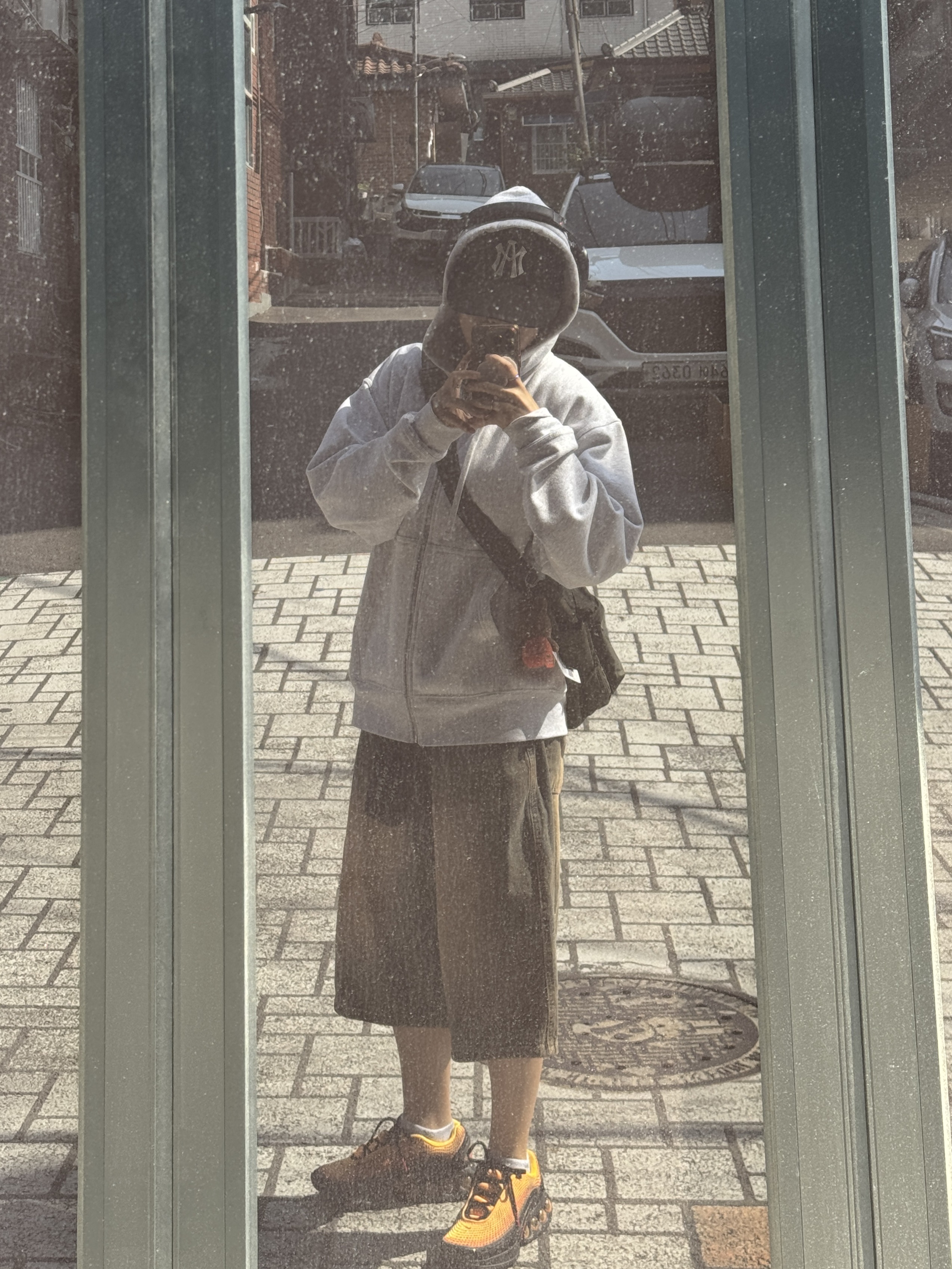 Nike Air Max Dn SE Laser Orange Comet Red, Stussy Worldwide Zip Hoodie Ash Heather 착용 스타일