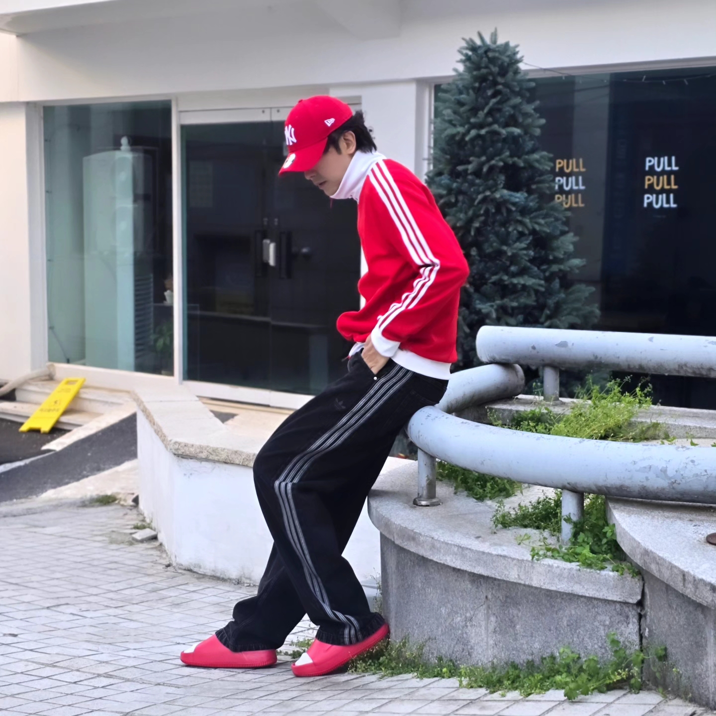 Adidas Adicolor Classic Beckenbauer Track Top Better Scarlet White - US Sizing, Adidas Adicolor Classic Beckenbauer Track Top Better Scarlet White - KR Sizing 착용 스타일 - 3