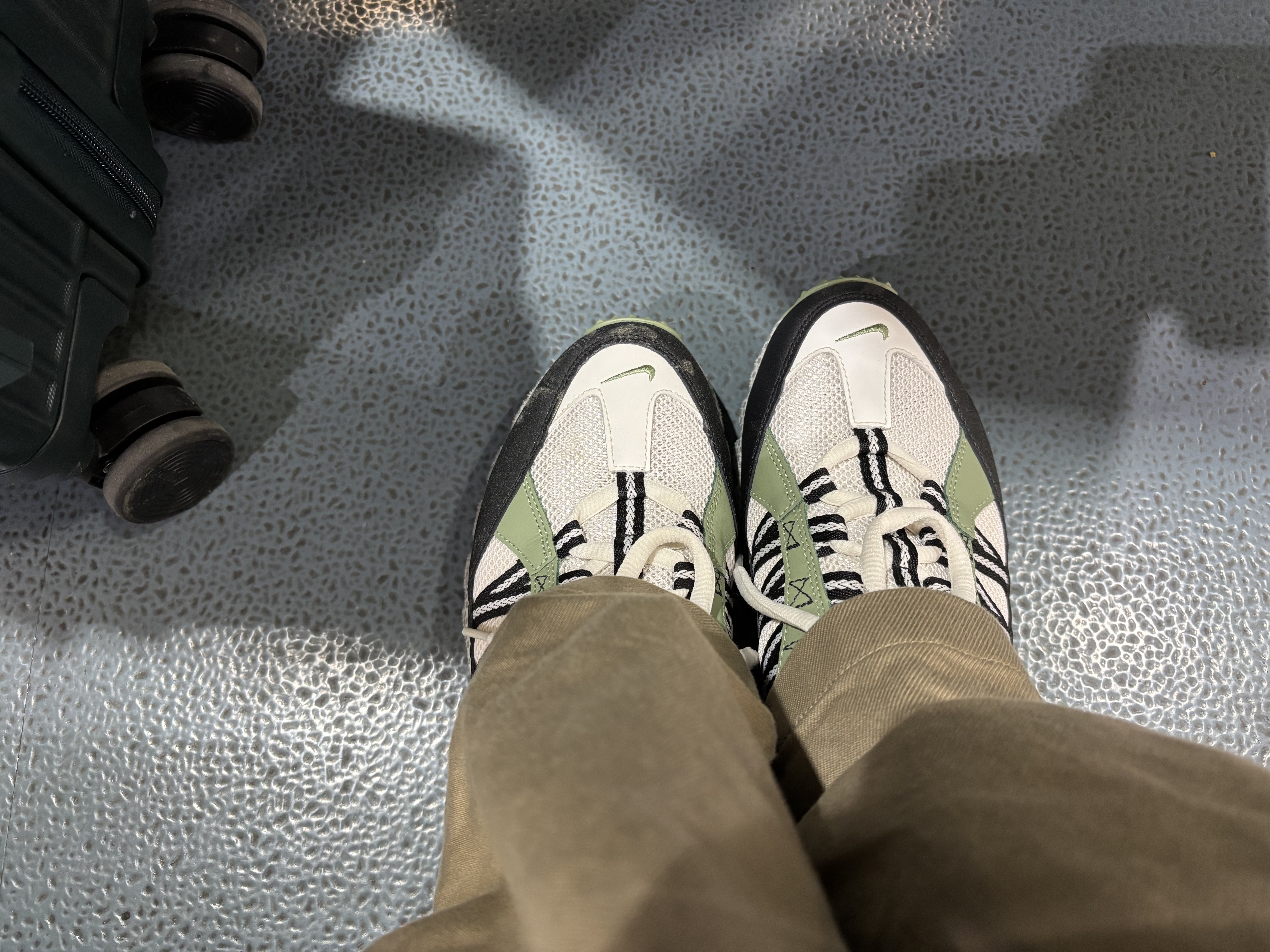 Nike Air Humara Oil Green and Malachite 착용 스타일