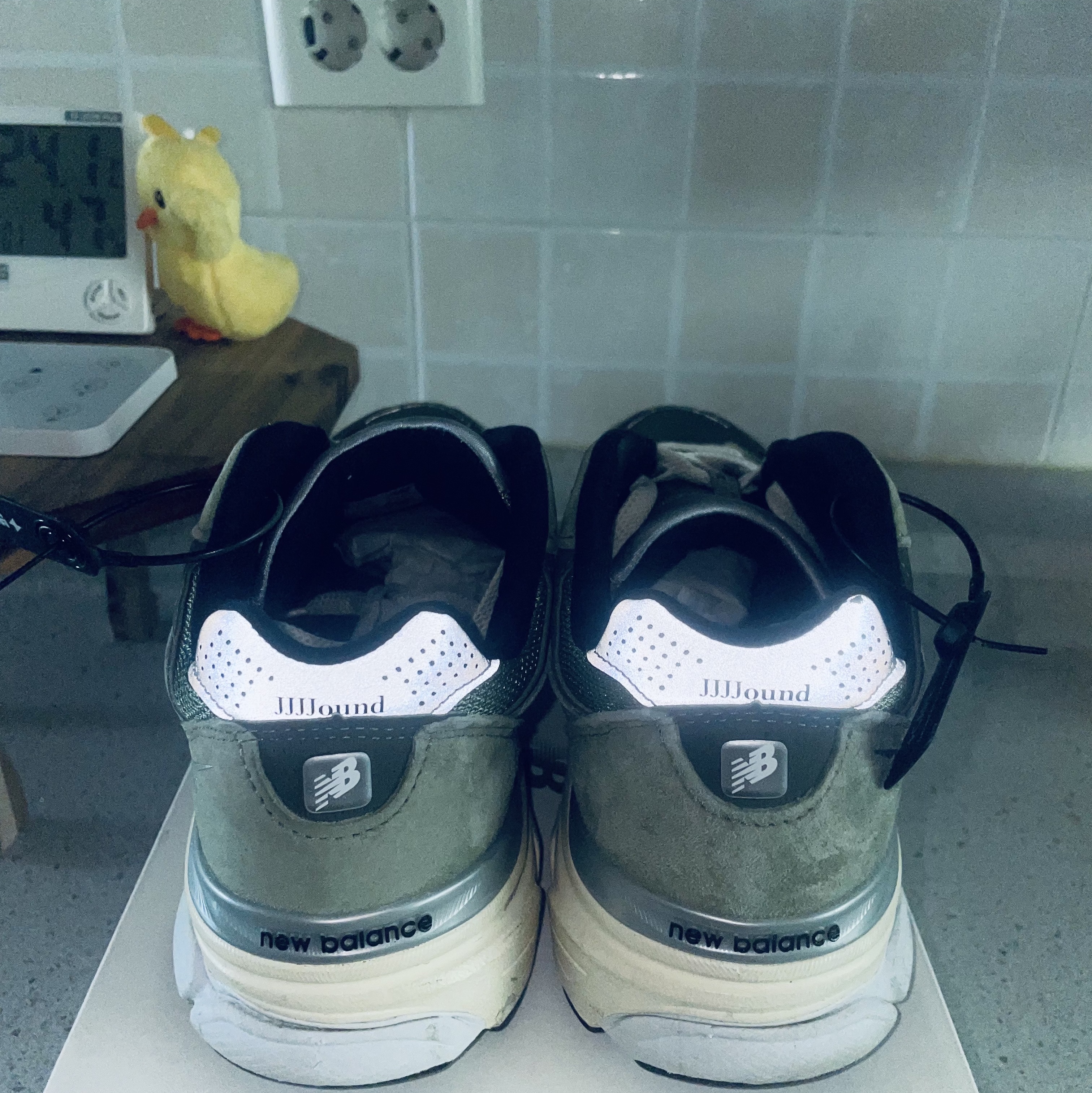 New Balance x JJJJound 990v3 Olive 착용 스타일 - 2