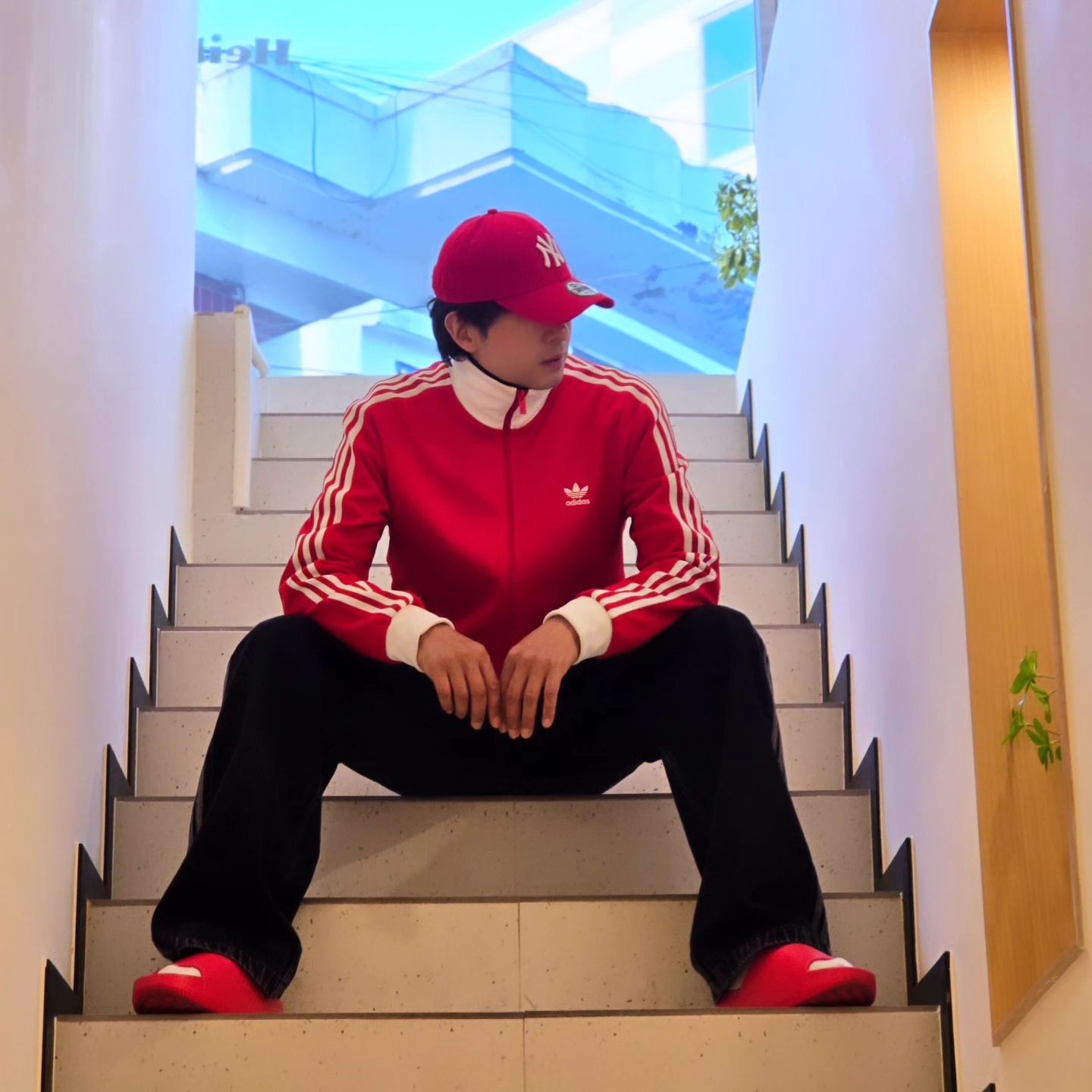 Adidas Adicolor Classic Beckenbauer Track Top Better Scarlet White - US Sizing, Adidas Adicolor Classic Beckenbauer Track Top Better Scarlet White - KR Sizing 착용 스타일 - 2