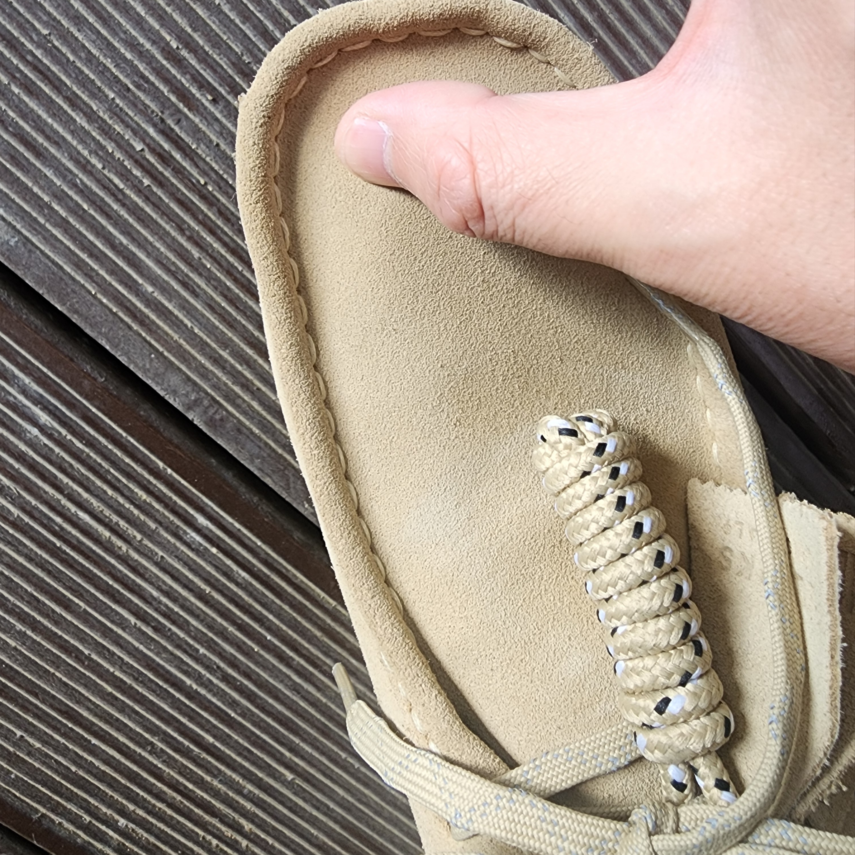 Clarks Wallabee Gore-Tex Maple Suede 착용 스타일 - 2