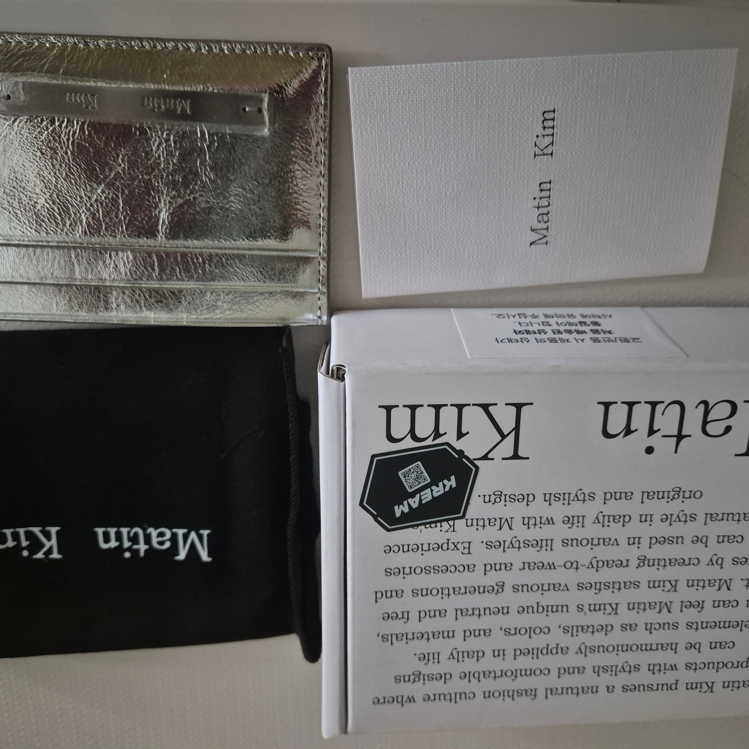Matin Kim Vintage Card Wallet Silver 착용 스타일