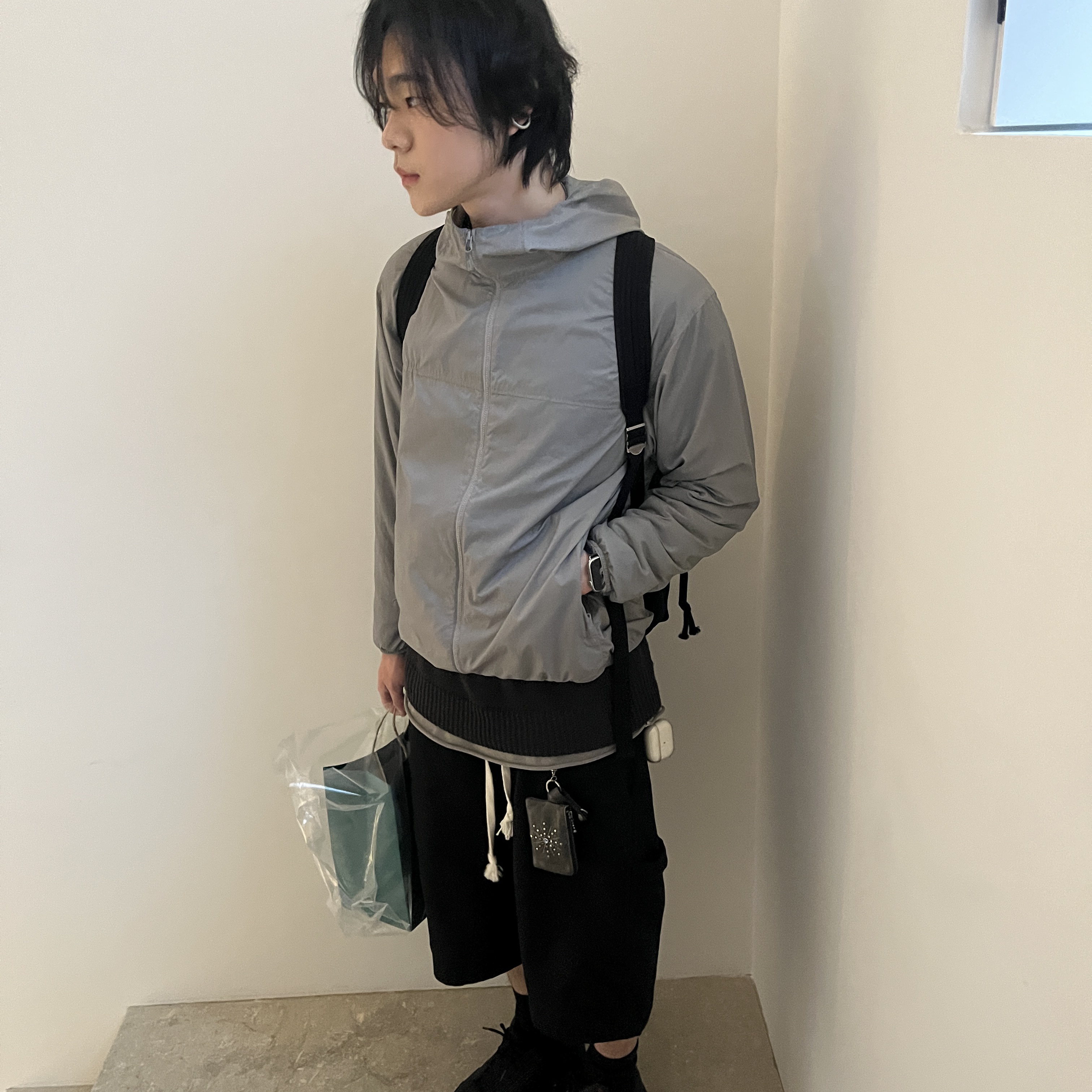 (W) Nike Shox R4 Black, [프리오더] Polyteru Rivet Card Wallet Black 착용 스타일 - 2