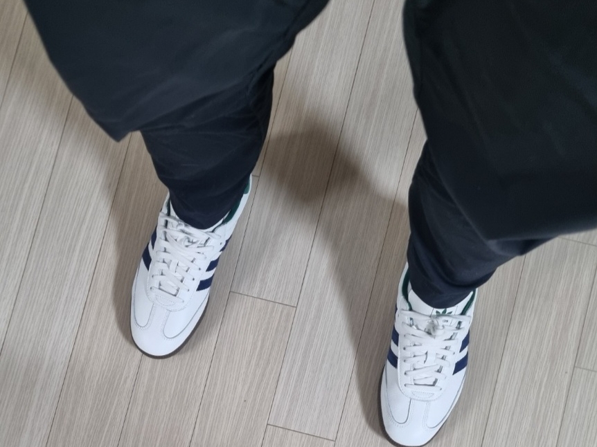 Adidas Samba OG Black White Collegiate Green 착용 스타일