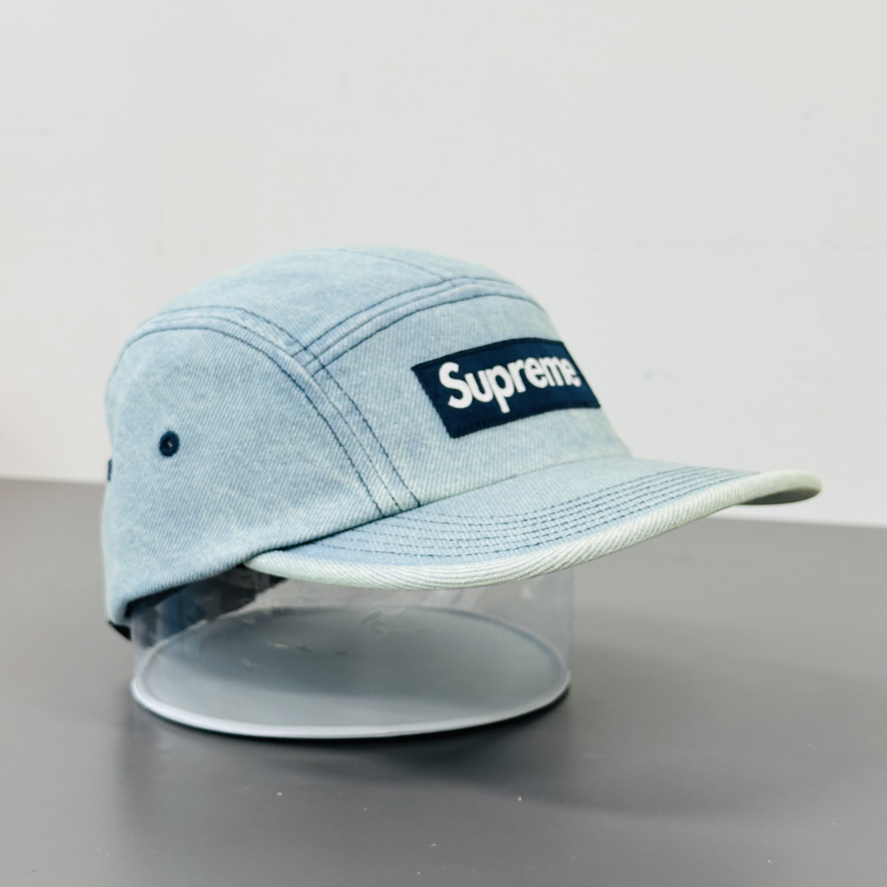 Supreme Denim Camp Cap Light Washed Indigo - 25SS 착용 스타일 - 2