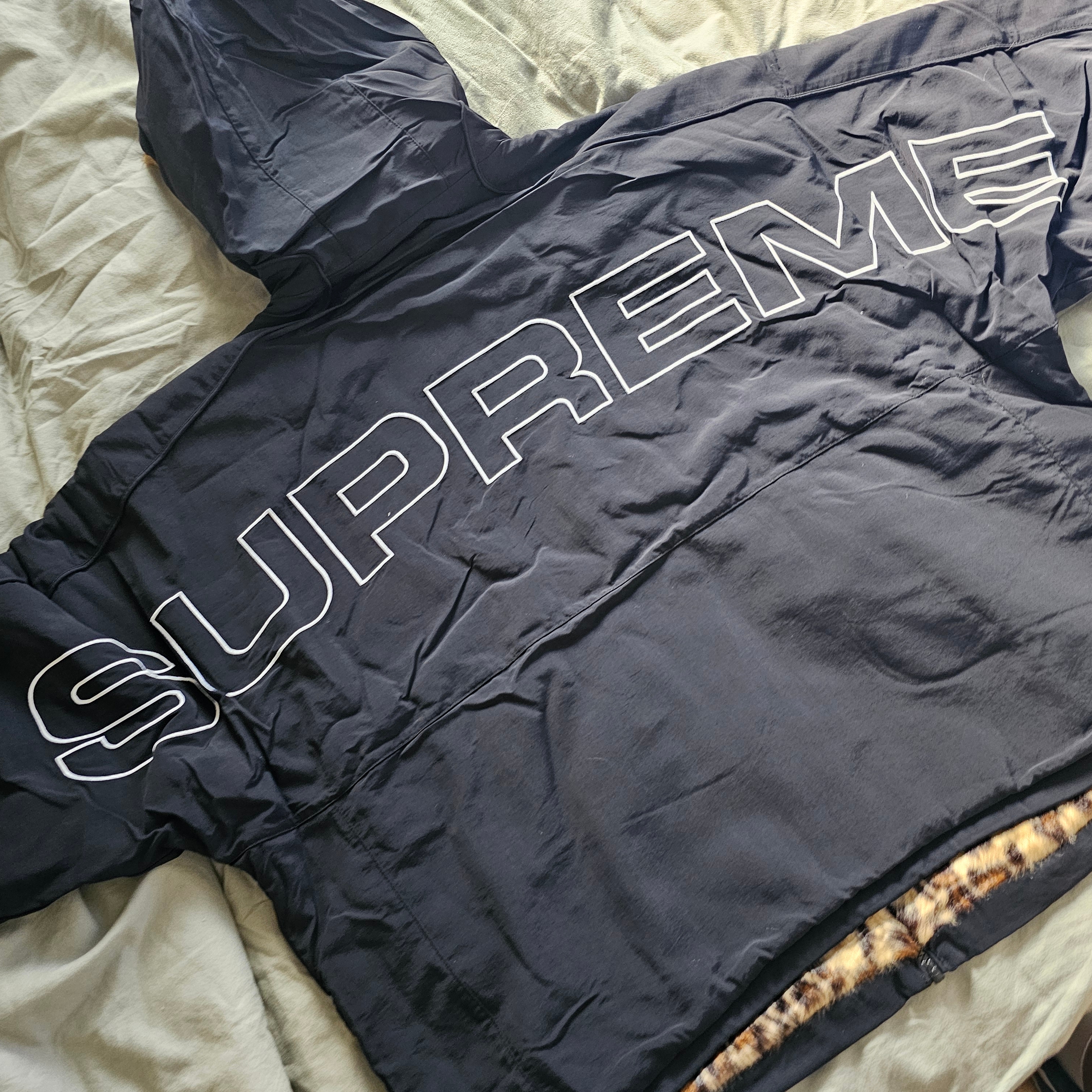 Supreme Faux Fur Reversible Hooded Track Jacket Black - 25SS, Stussy Basic Mesh Shorts Leopard 착용 스타일 - 1