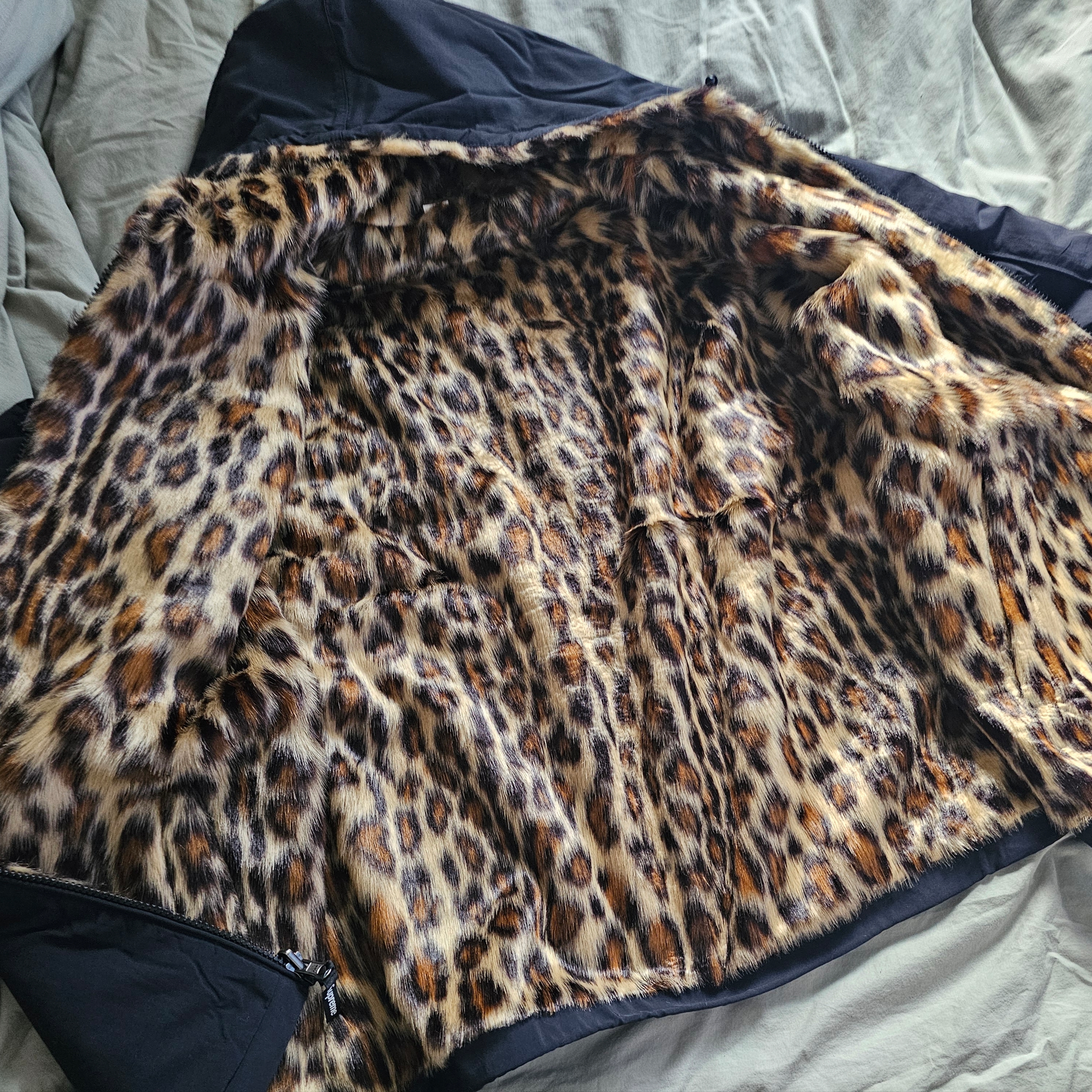 Supreme Faux Fur Reversible Hooded Track Jacket Black - 25SS, Stussy Basic Mesh Shorts Leopard 착용 스타일 - 3