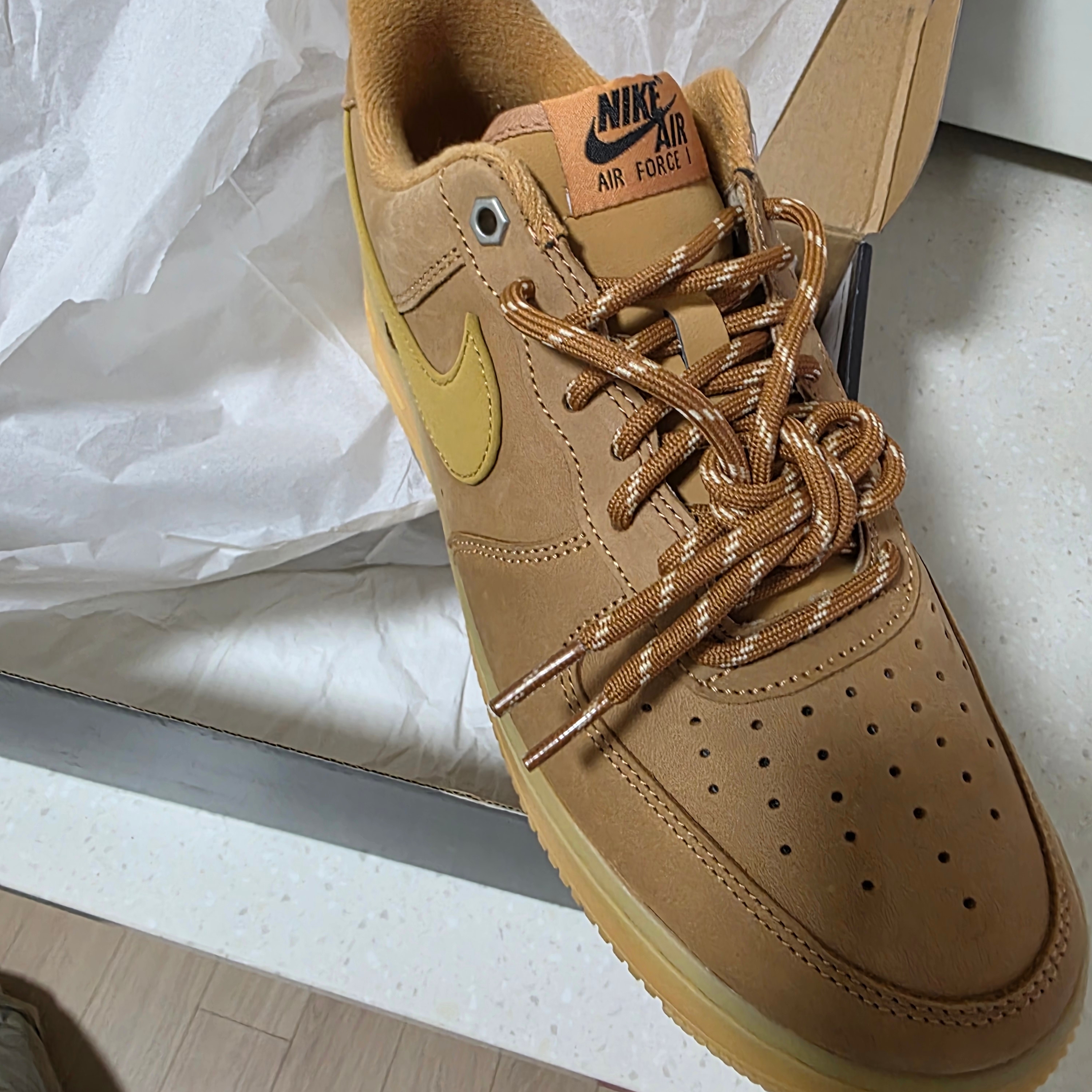 Nike Air Force 1 '07 WB Flax 착용 스타일