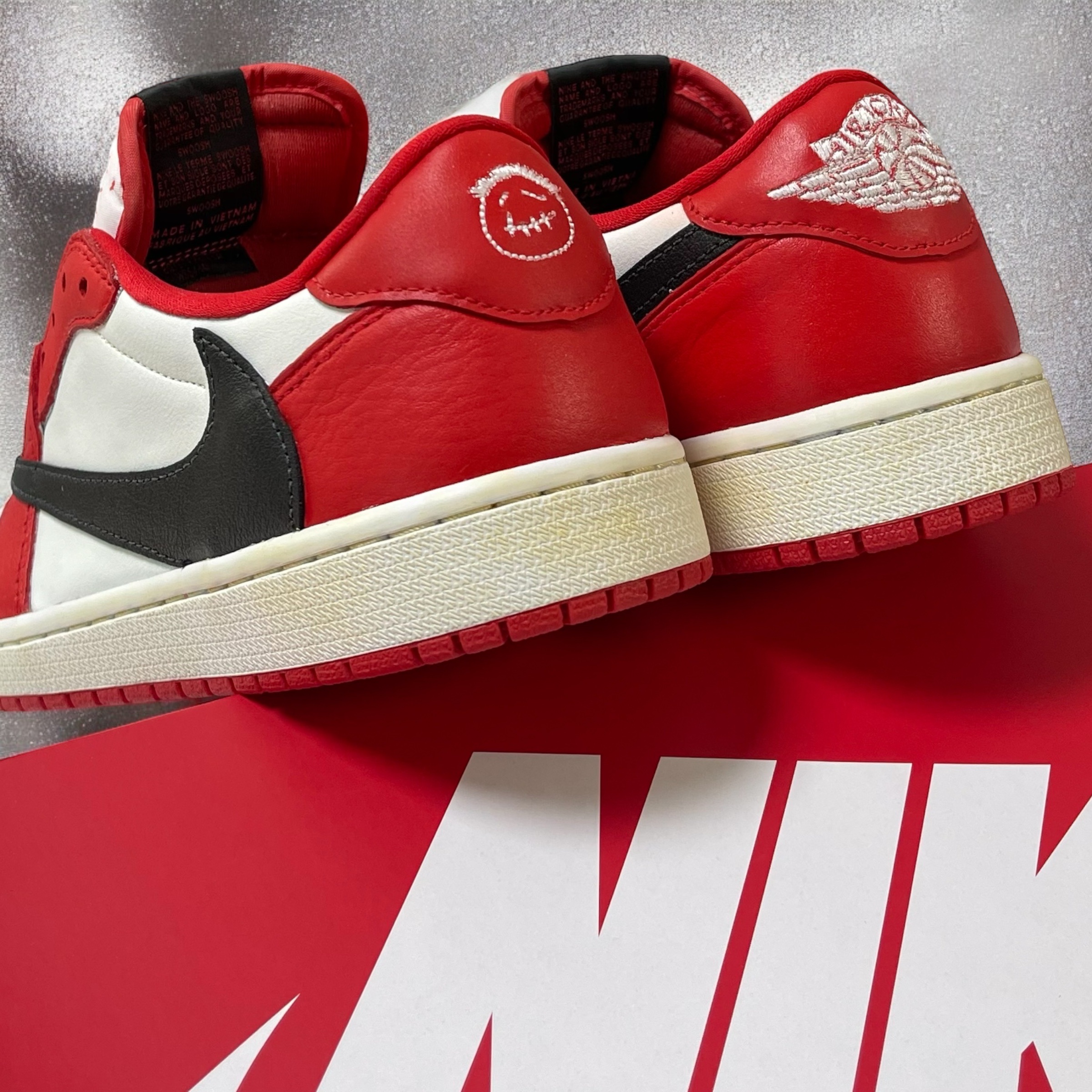 Jordan 1 Retro Low OG University Red 착용 스타일 - 3