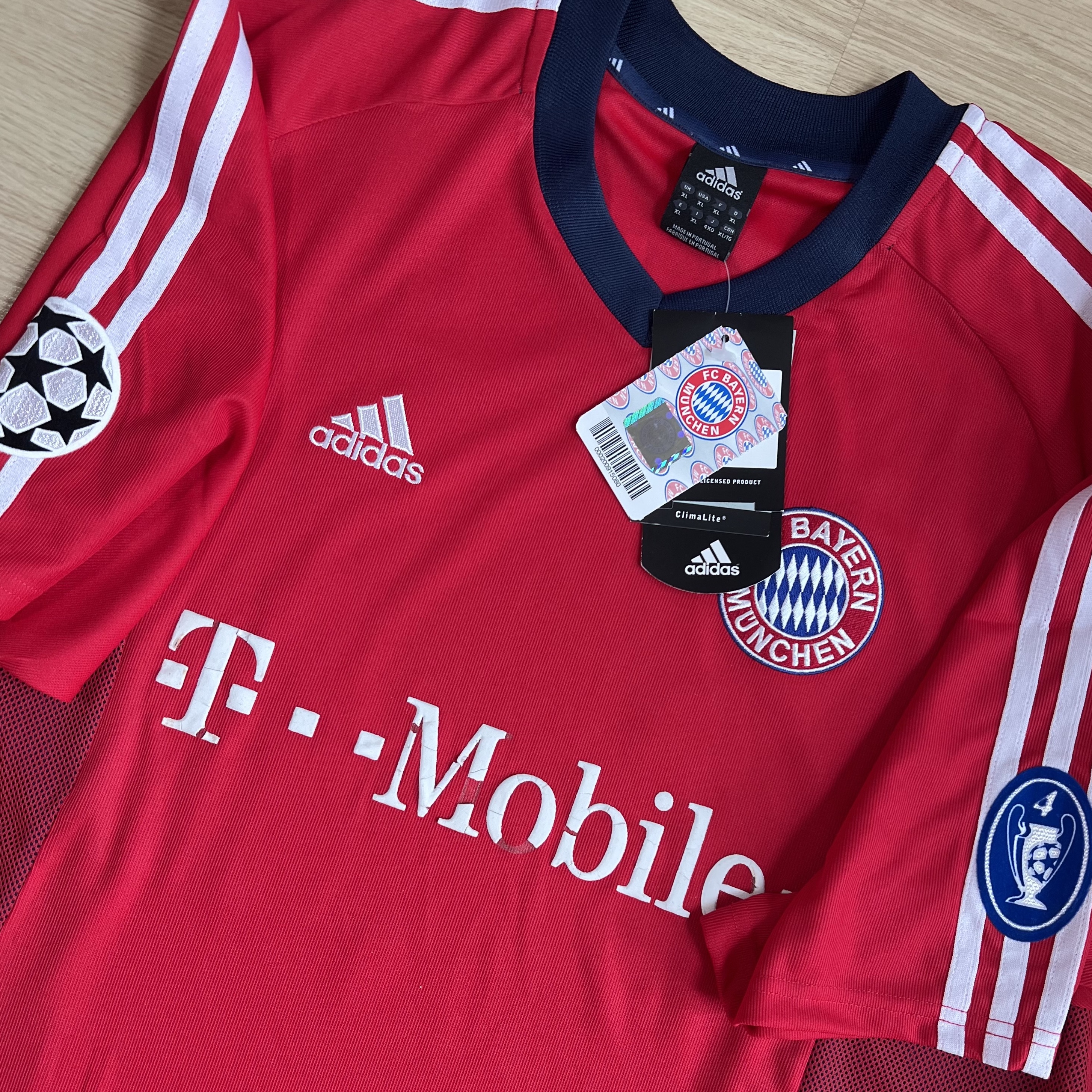 Adidas Bayern Munchen 2023/24 Home Jersey White Red - KR Sizing (Non Marking Ver.), Adidas Bayern Munchen 2024/25 Home Jersey Red - KR Sizing (Non Marking Ver.) 착용 스타일