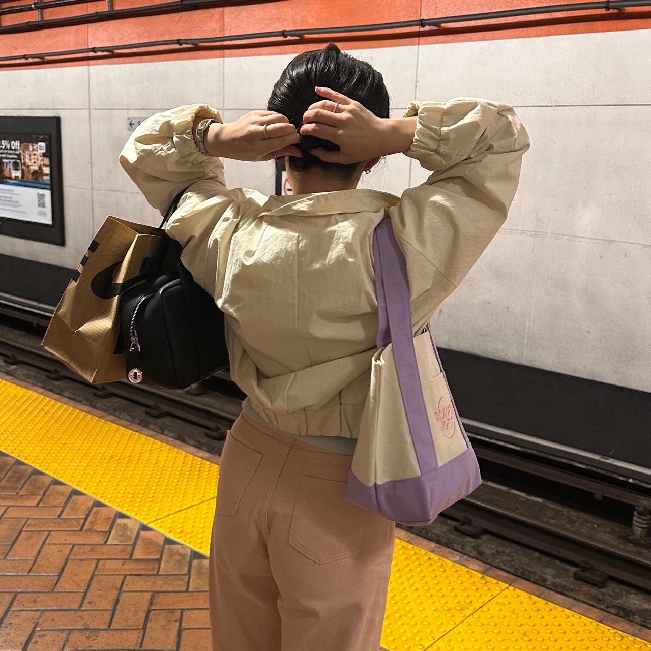 Trader Joe's Mini Pastel Canvas Tote Bag Lavender 착용 스타일 - 2