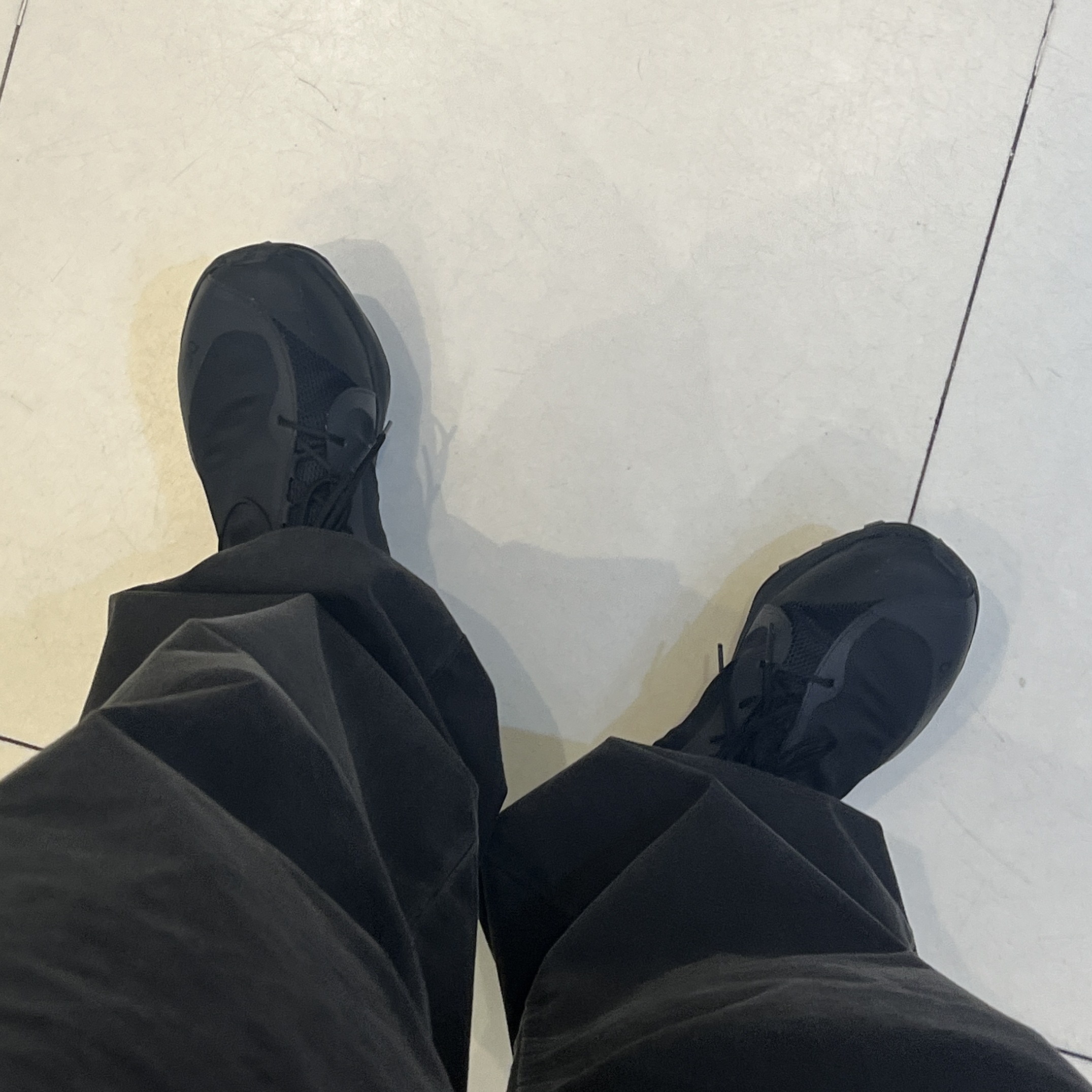 On Running x Post Archive Faction (Paf) Cloudventure Peak All Black 착용 스타일
