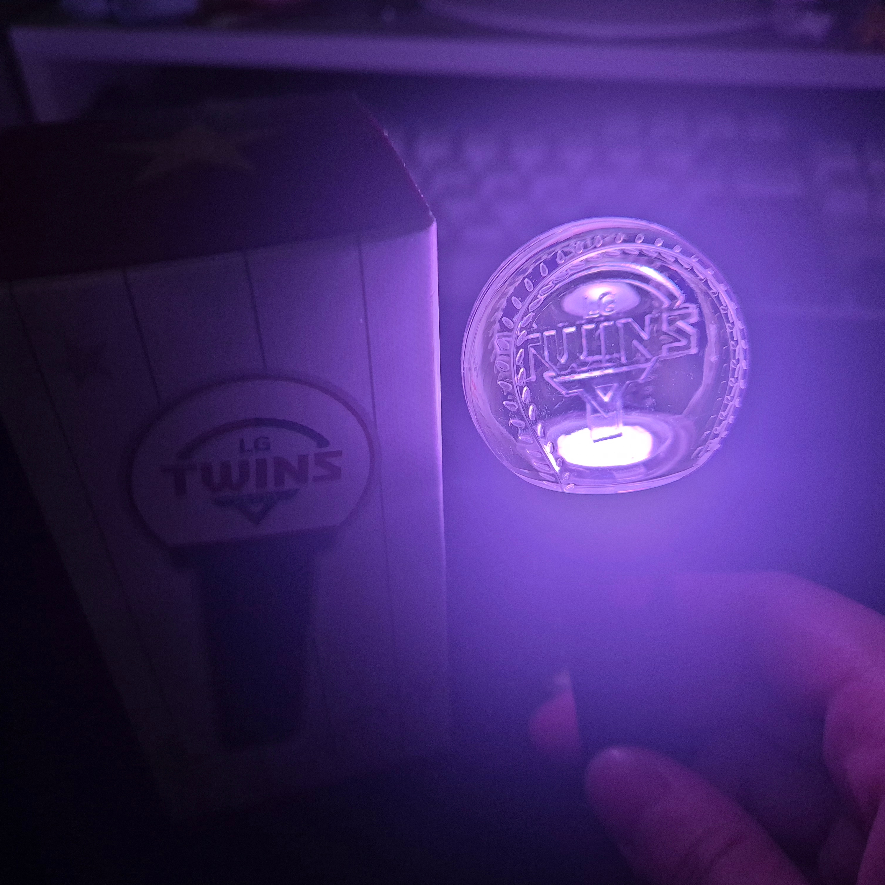 Twins x Bloomingtale Cheering Stick Keyring 착용 스타일 - 2