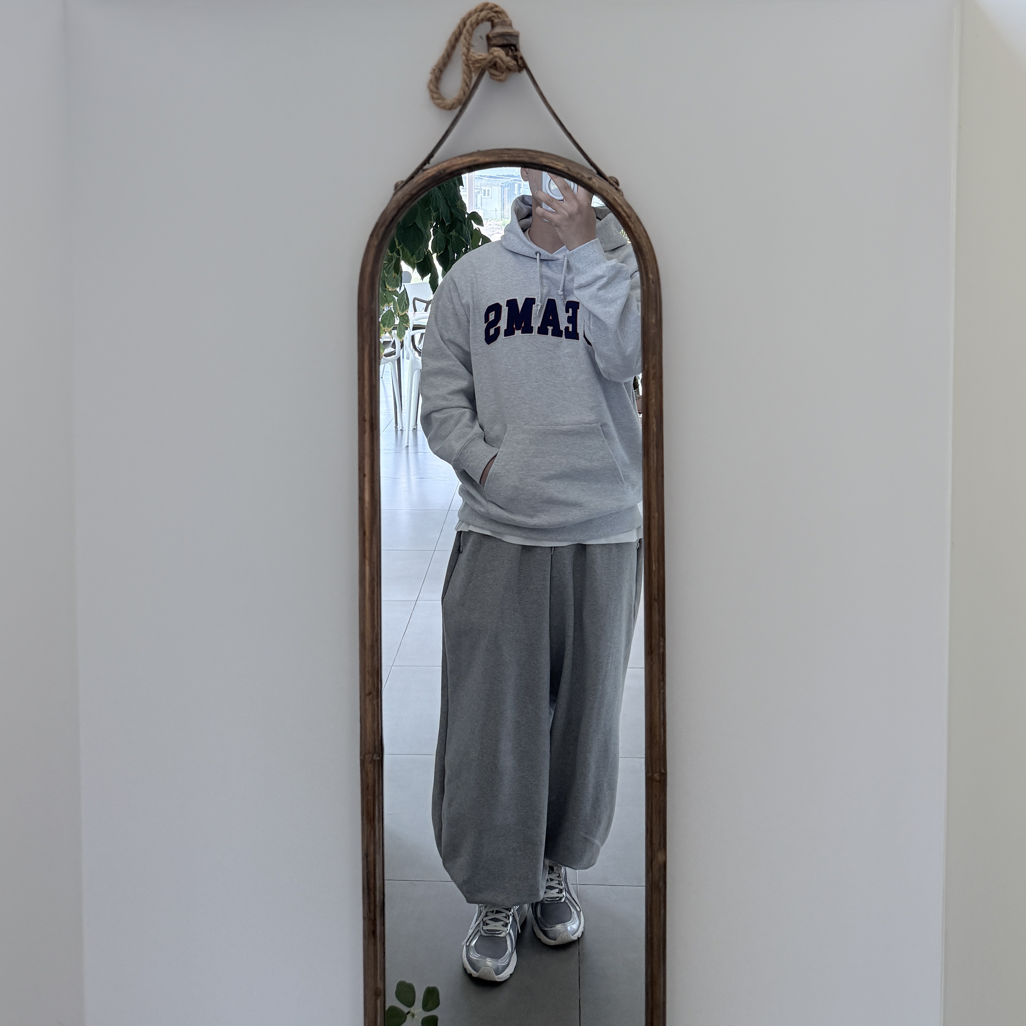 Puma Milenio TR Metallic Silver Ivory, Beams Basic Hoodie Ash Grey 착용 스타일