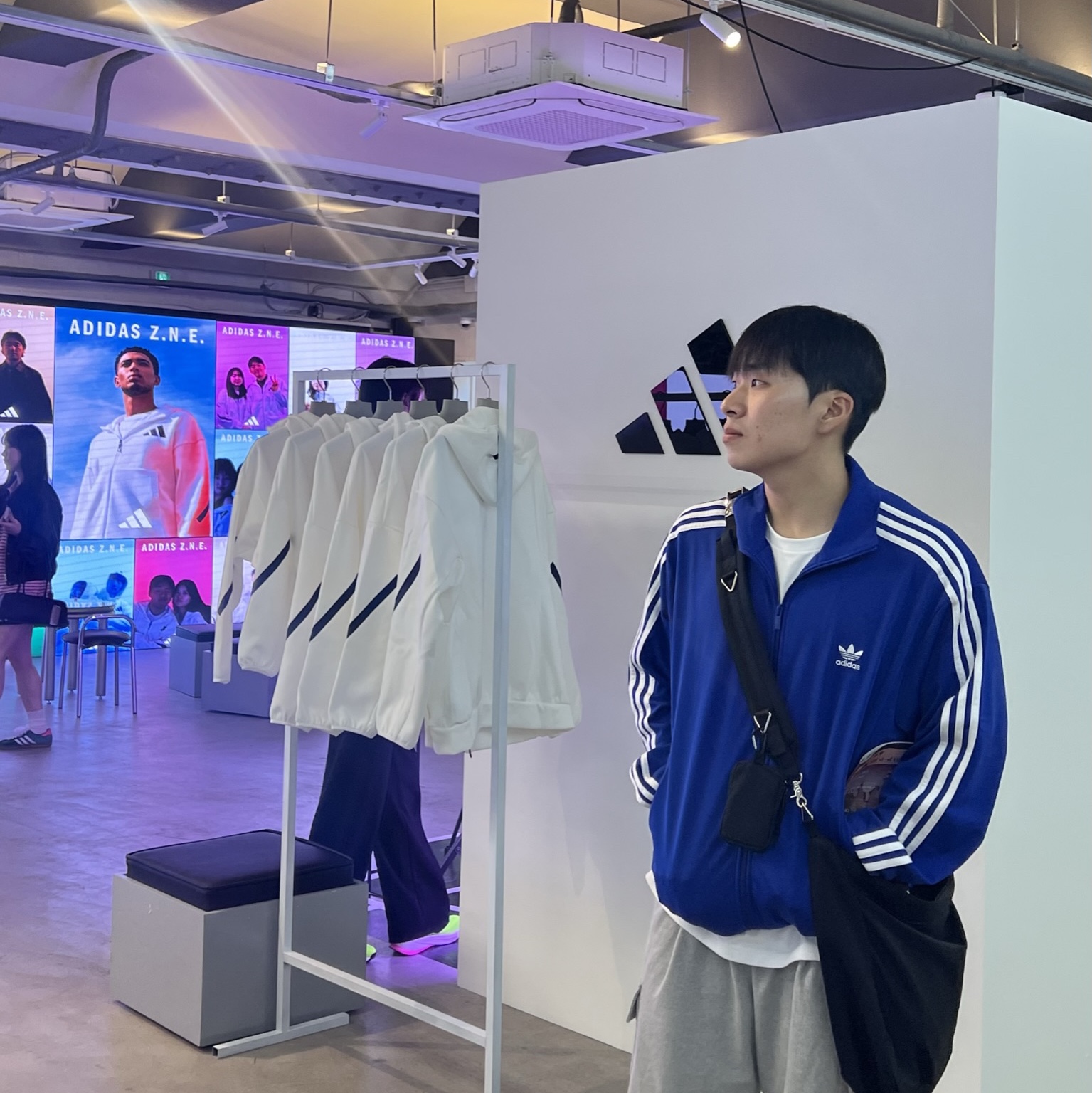 Adidas Adicolor Classic Firebird Track Top Night Indigo - KR Sizing, Adidas Handball Cup Spezial Semi Lucid Blue Cream White 착용 스타일 - 5