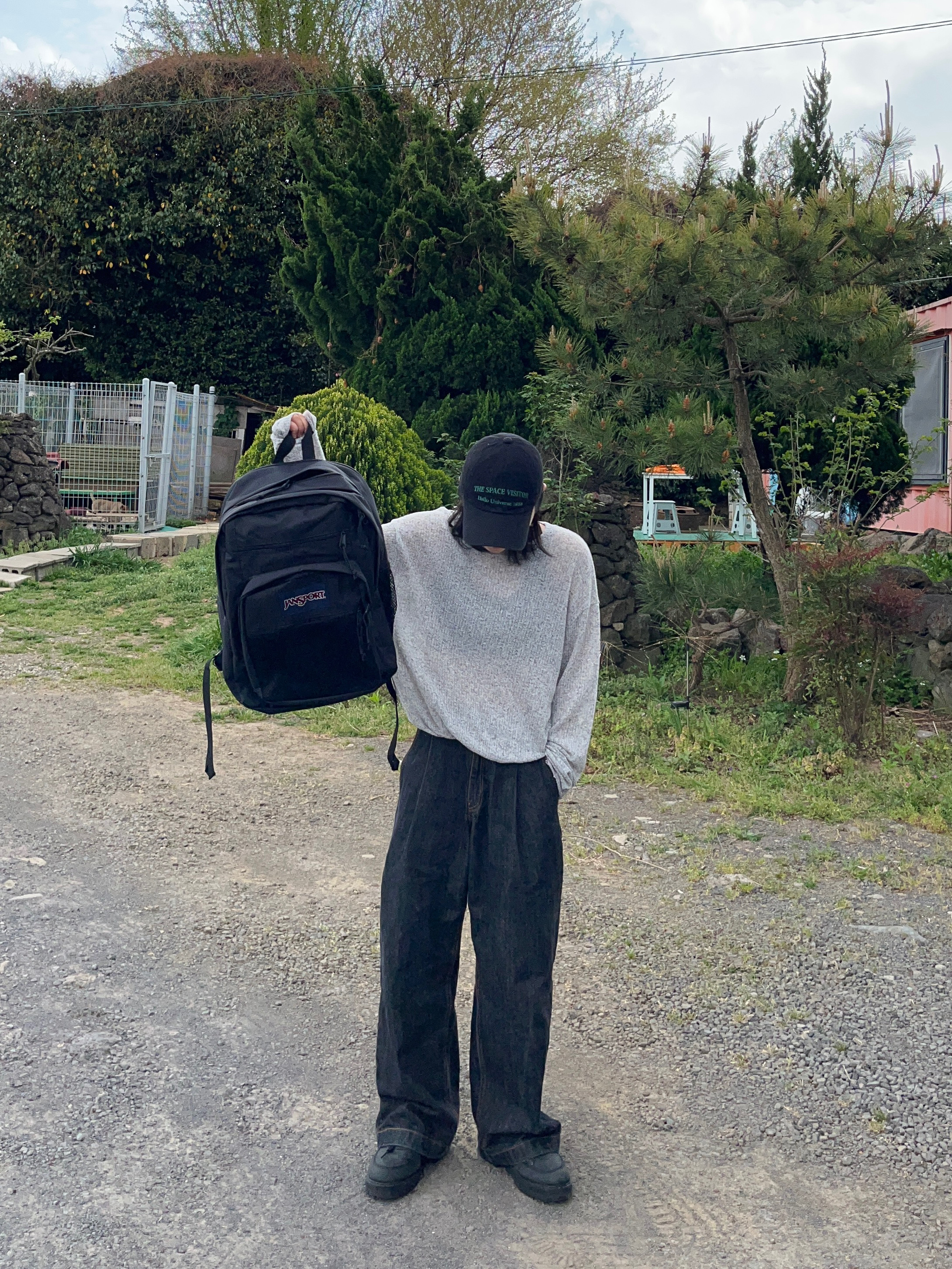 Jansport Big Student Backpack Black 착용 스타일 - 3