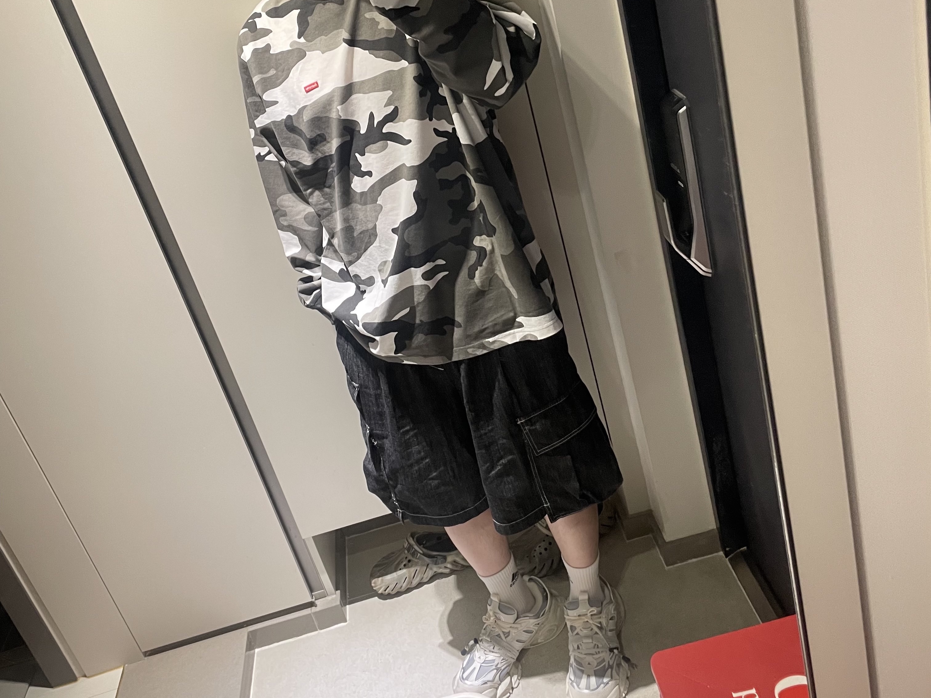 Adidas Vento XLG Deluxe Sneakers Core White Silver Metallic, Supreme Small Box L/S T-Shirt Snow Camo - 25SS 착용 스타일 - 2