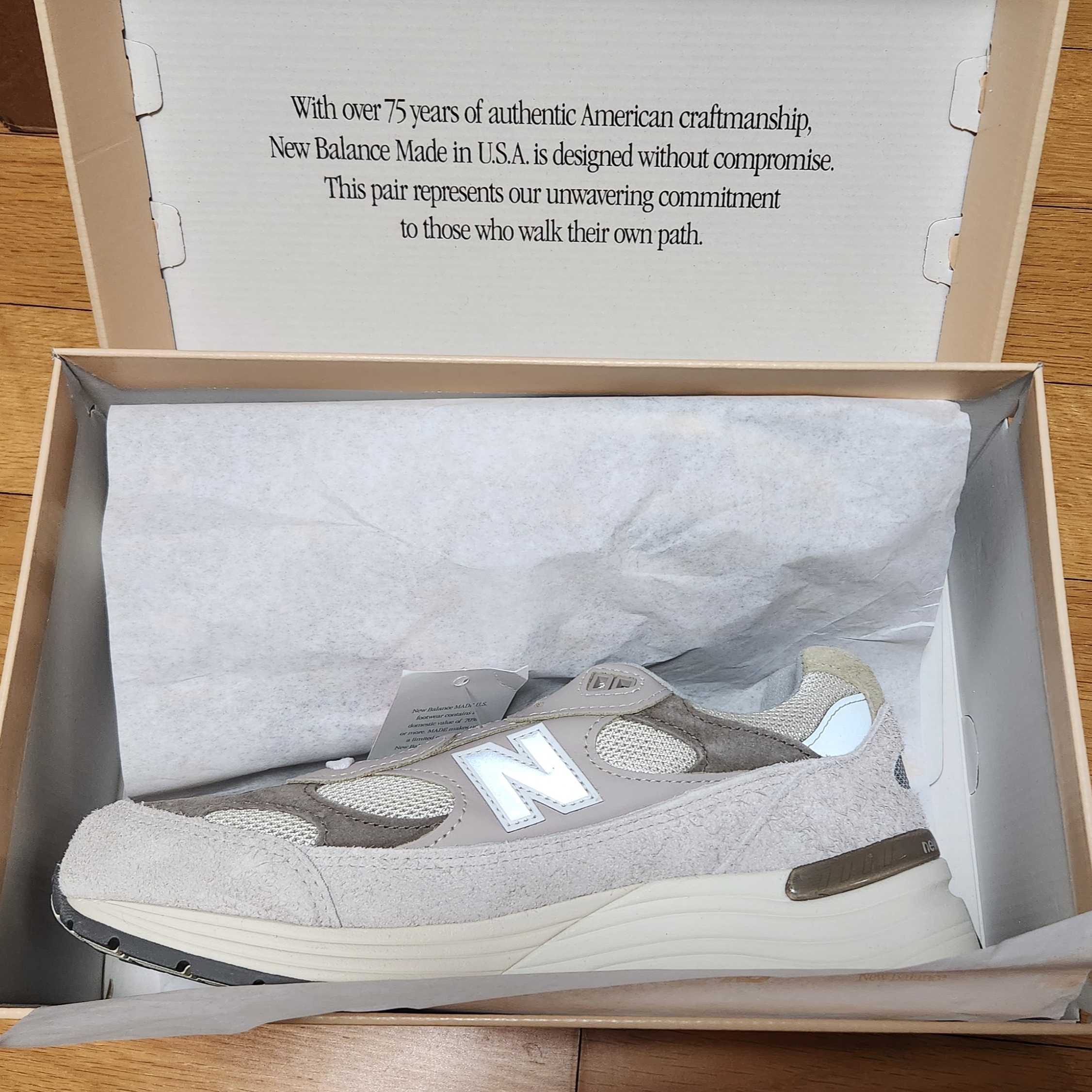 New Balance 992 Made in USA Moonrock Mushroom 착용 스타일