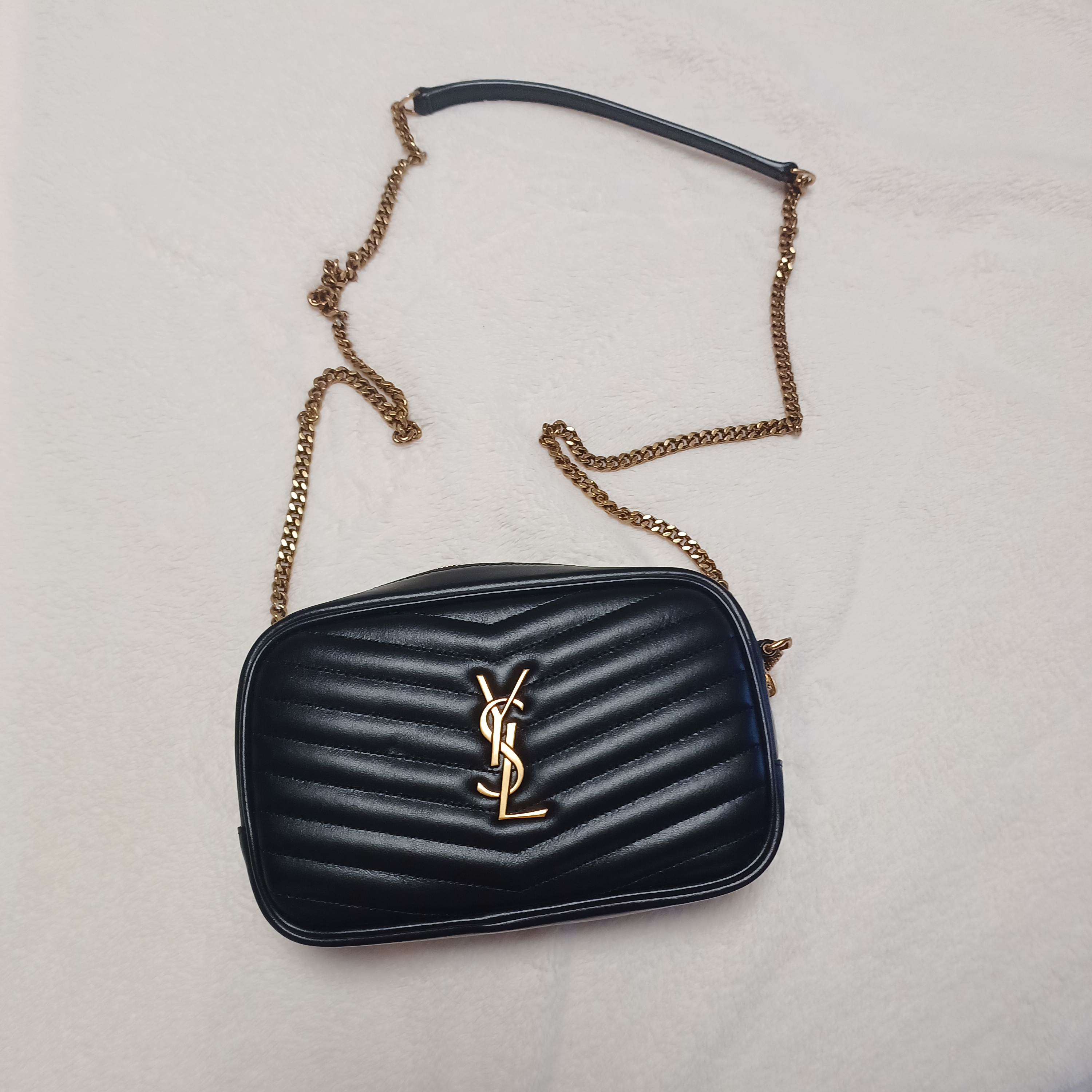 Saint Laurent Lou Mini Bag in Quilted Leather Black Gold 착용 스타일