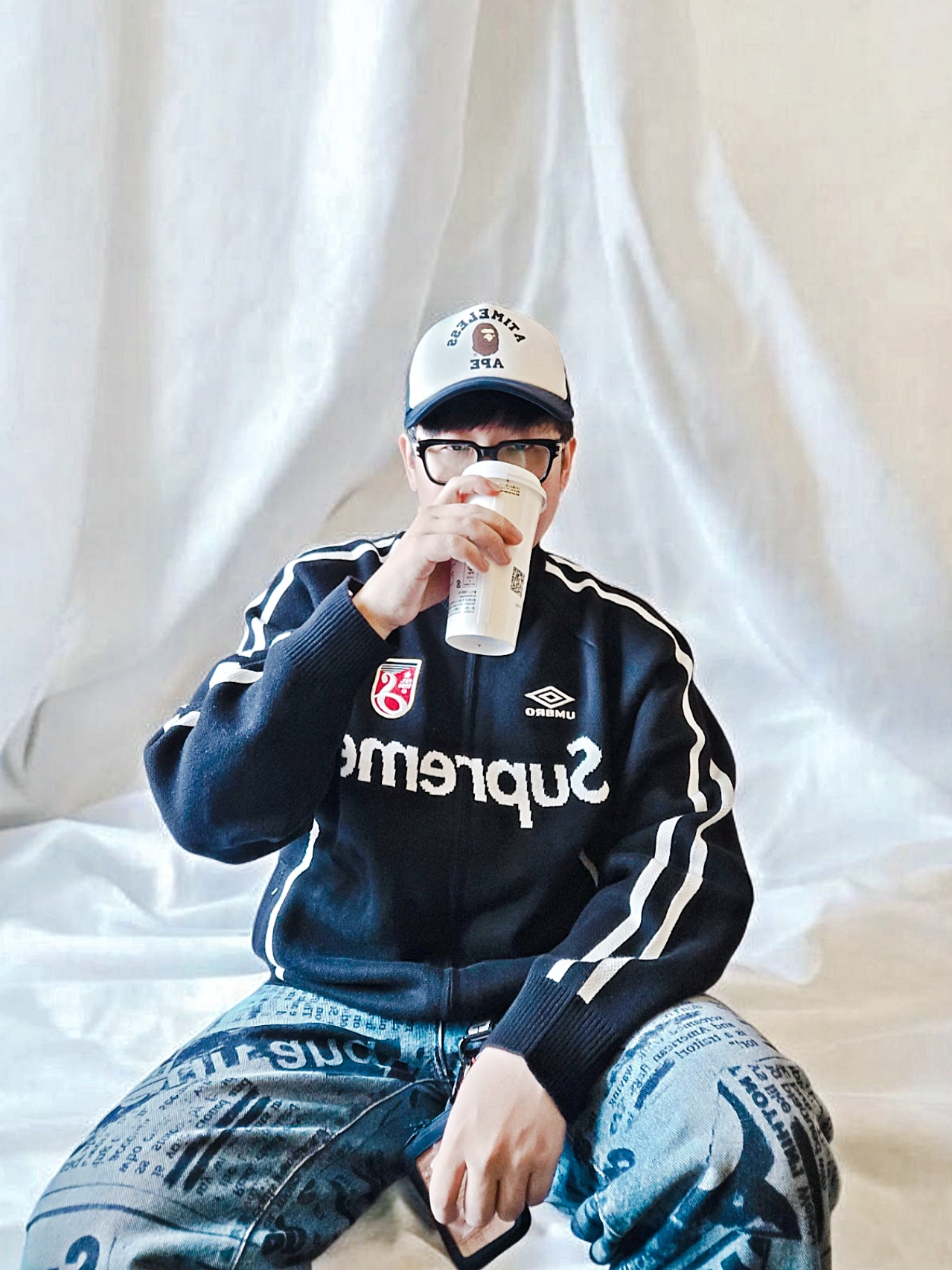 Supreme x Umbro Zip Up Sweater Black - 25SS, Supreme Regular Jean Newspaper - 25SS 착용 스타일