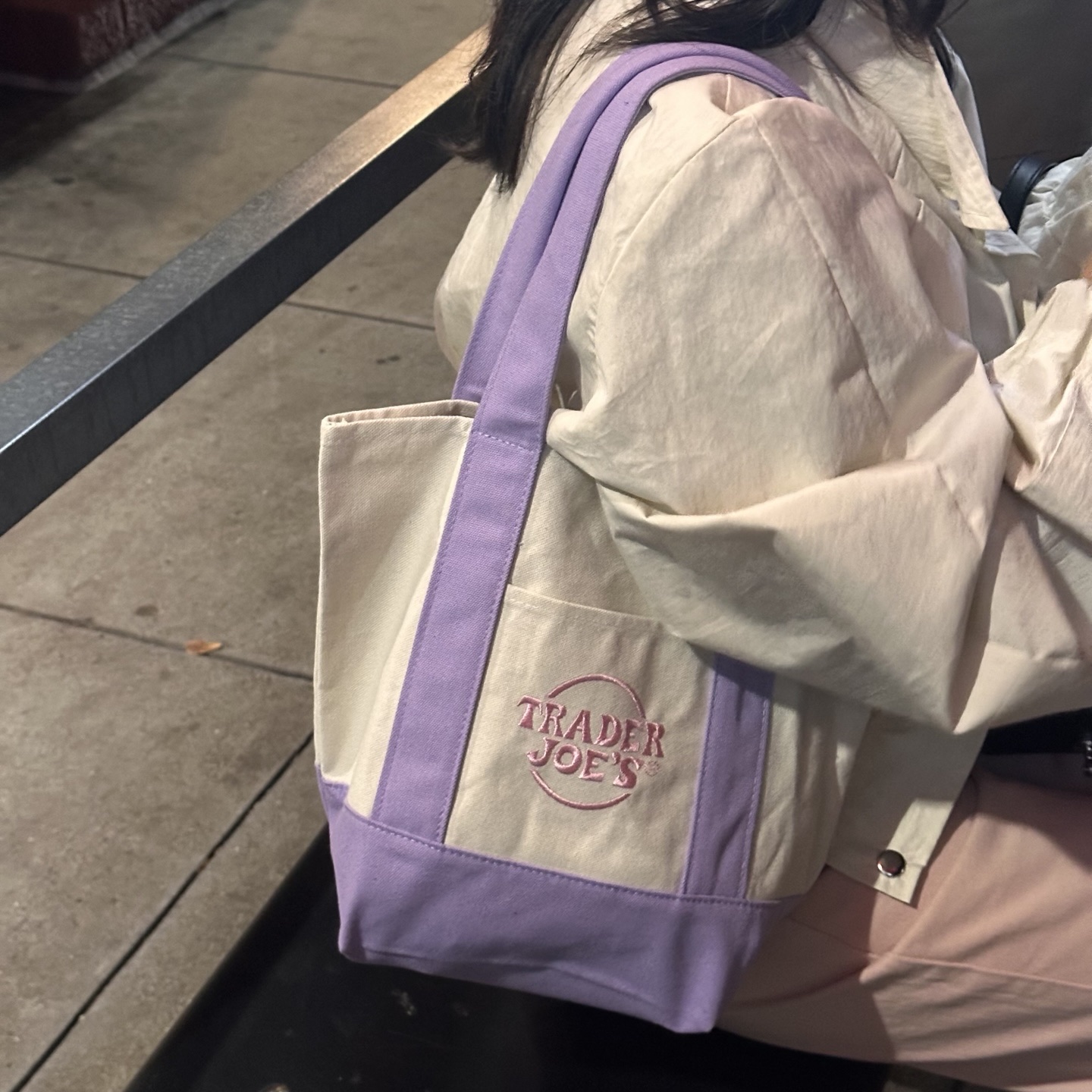 Trader Joe's Mini Pastel Canvas Tote Bag Lavender 착용 스타일