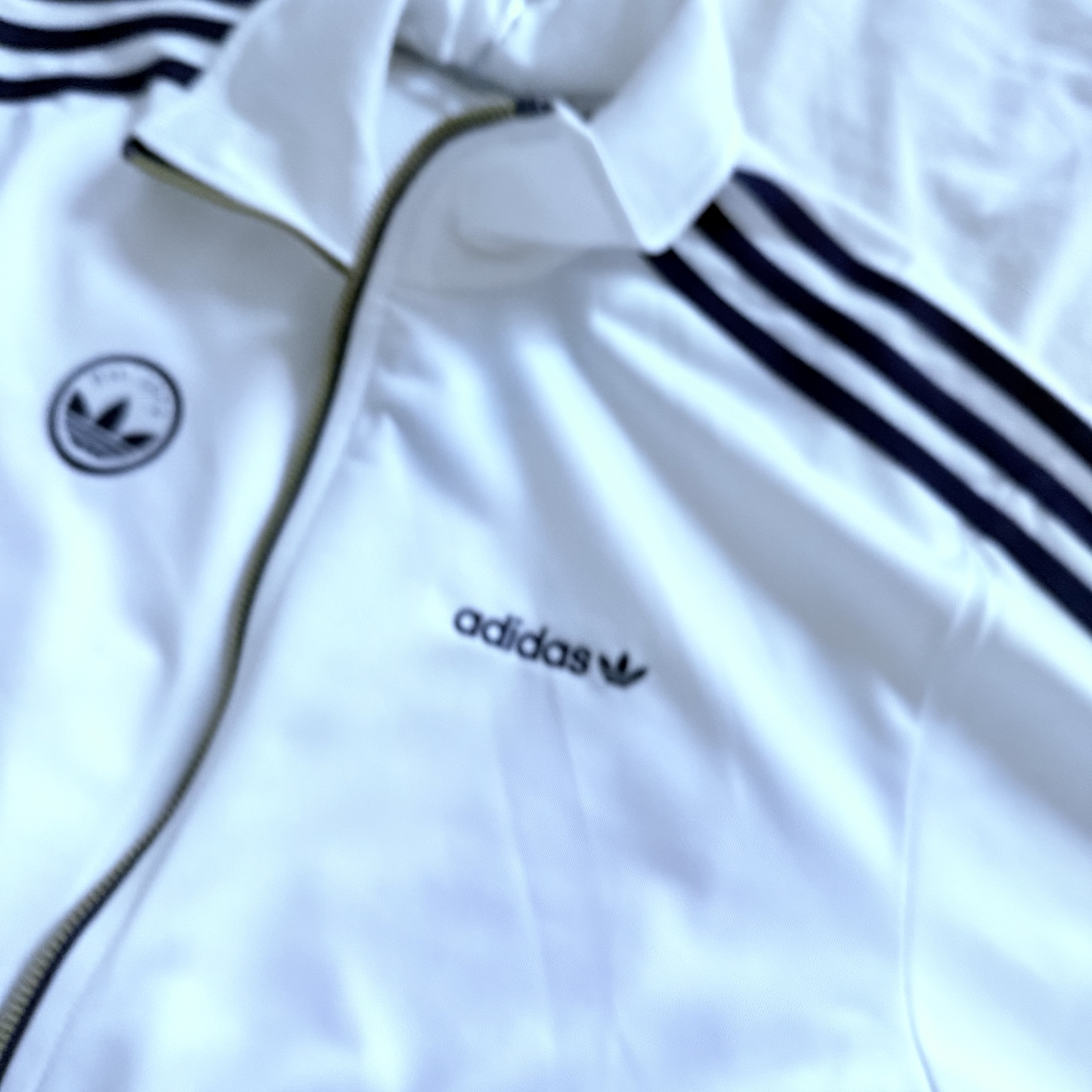 (W) Adidas Firebird Badge Track Top Cloud White - KR Sizing 착용 스타일