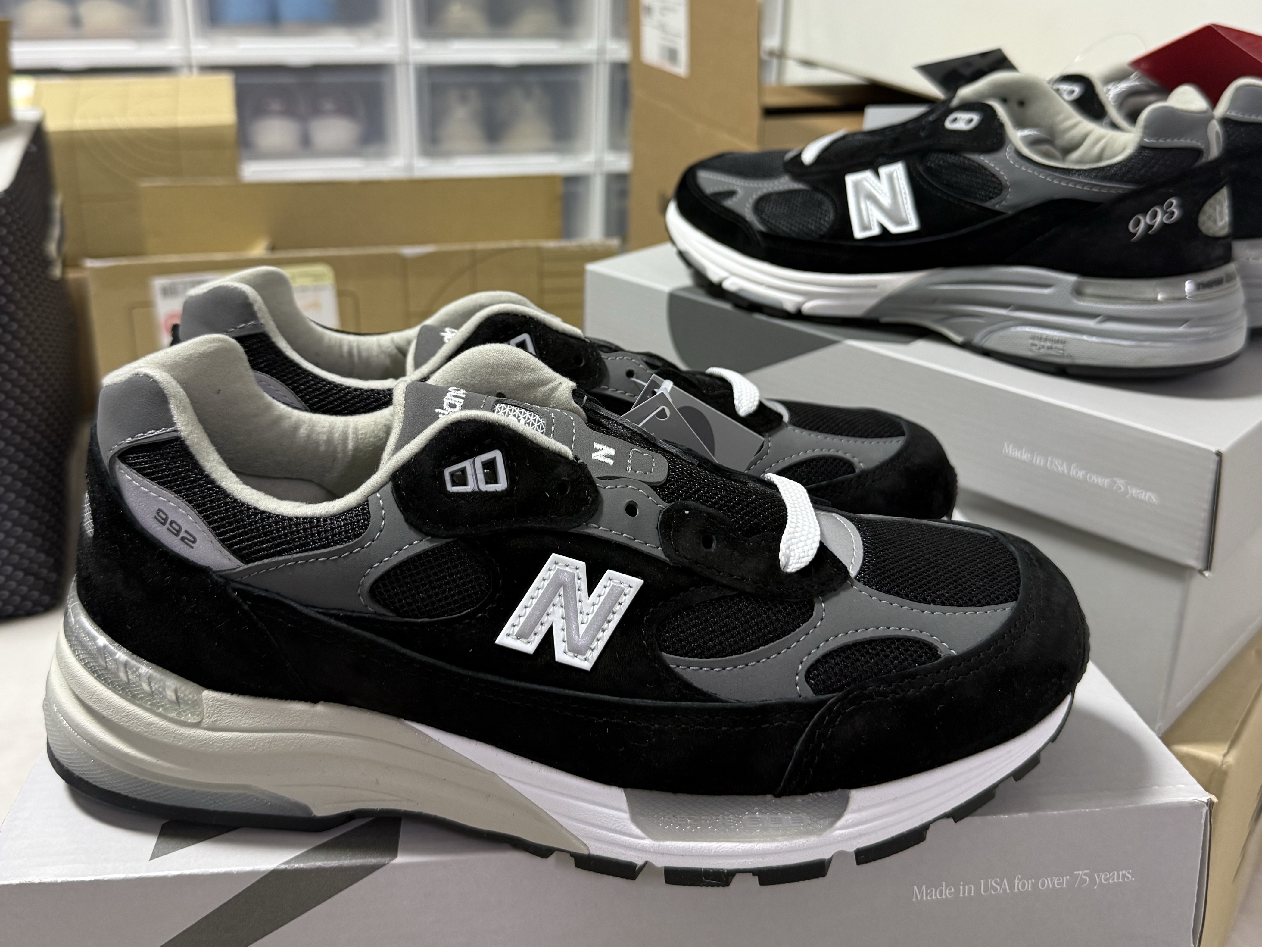 New Balance 993 Made in USA Black - D Standard, New Balance 992 Made in USA Core Black Grey 착용 스타일 - 2