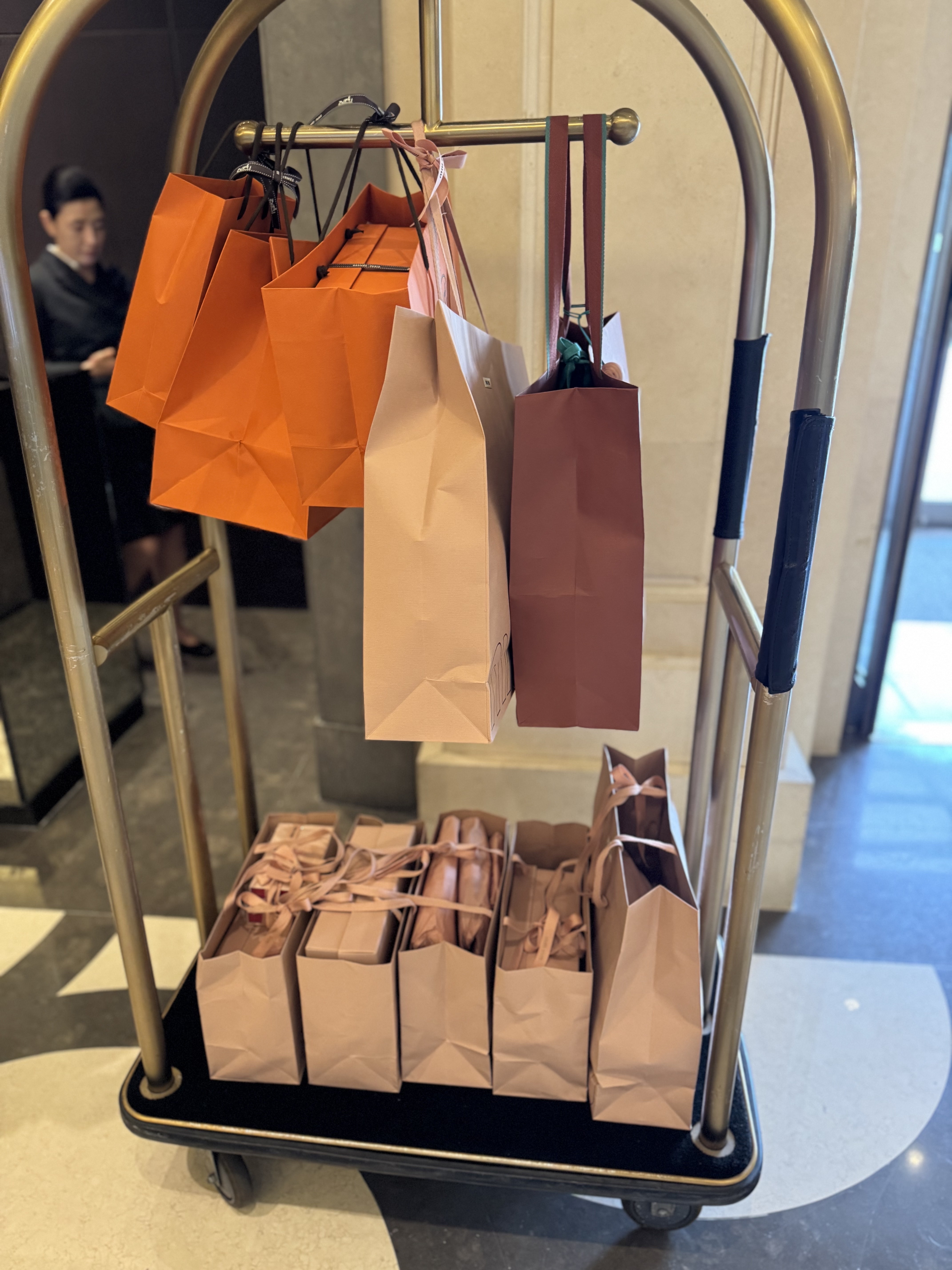 Hermes H08 Watch Extra Large Orange Rubber Strap & Black Satin Brushed Titanium Coated with Matte Black DLC, Hermes Kazimir Sandal Tech Weave Calfskin & Noir 착용 스타일 - 3