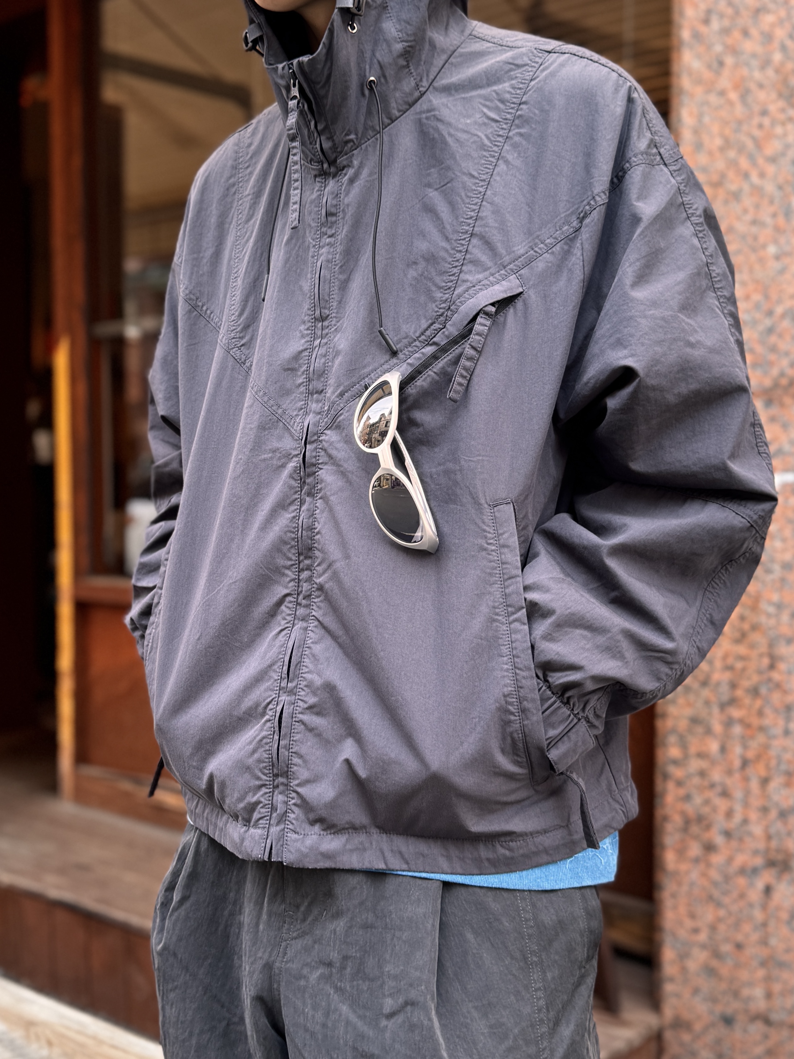 Oakley Eye Jacket Redux Silver Frame Prizm Black Polarized Lenses High Bridge Fit, Salomon XT-6 Gore-Tex Black Ebony 착용 스타일 - 5
