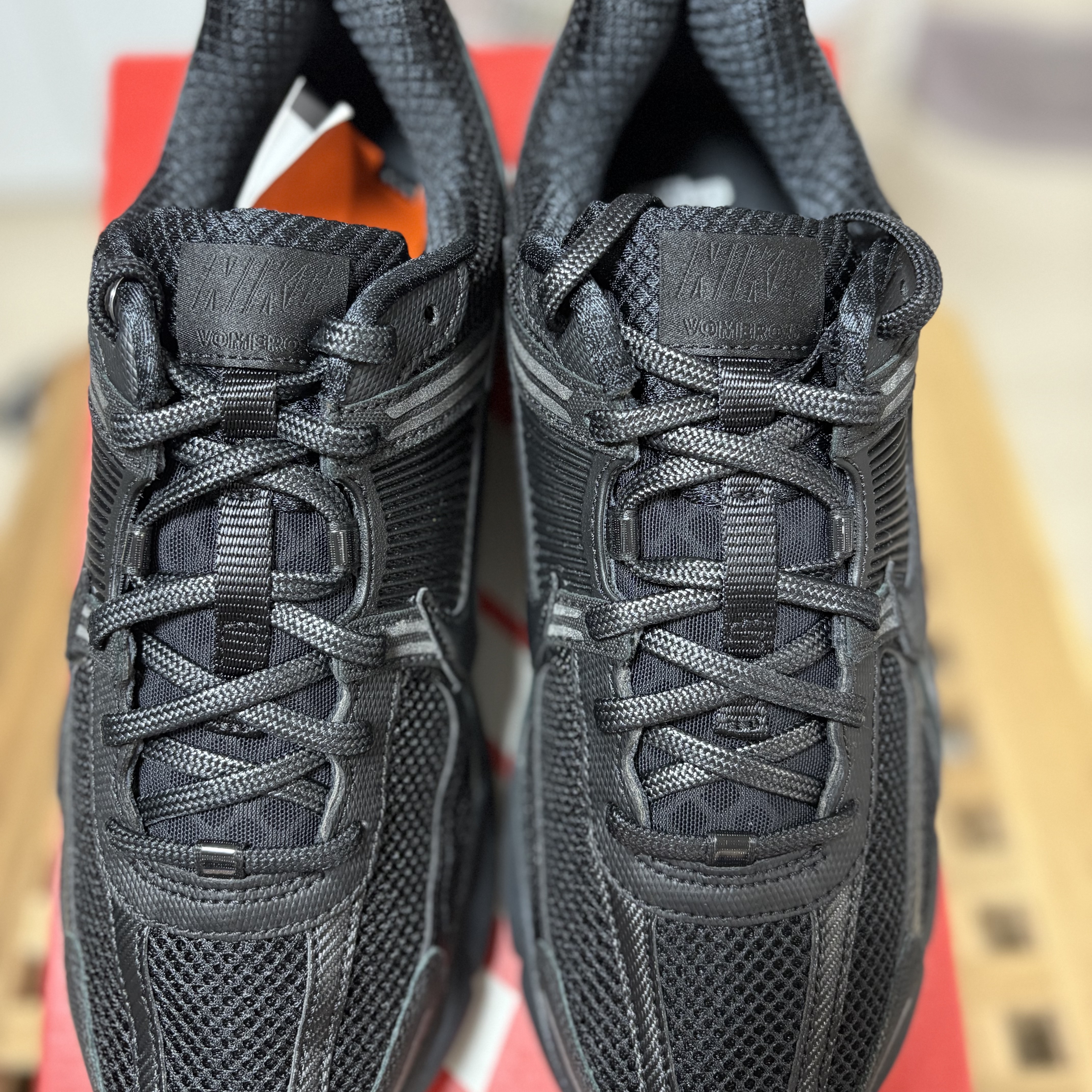 Nike Zoom Vomero 5 SP Black 착용 스타일 - 4