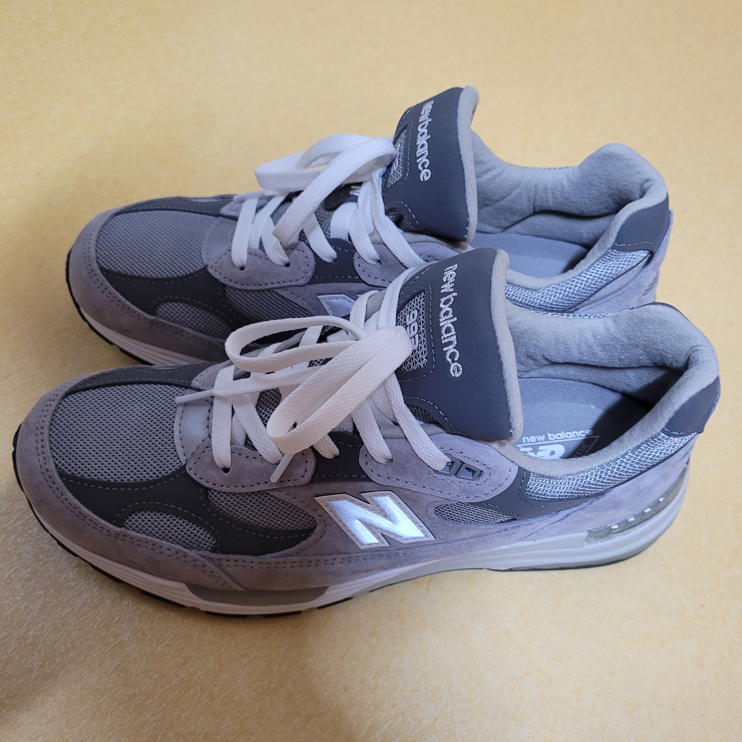 New Balance 992 Made in USA Core Grey Silver Metallic 착용 스타일