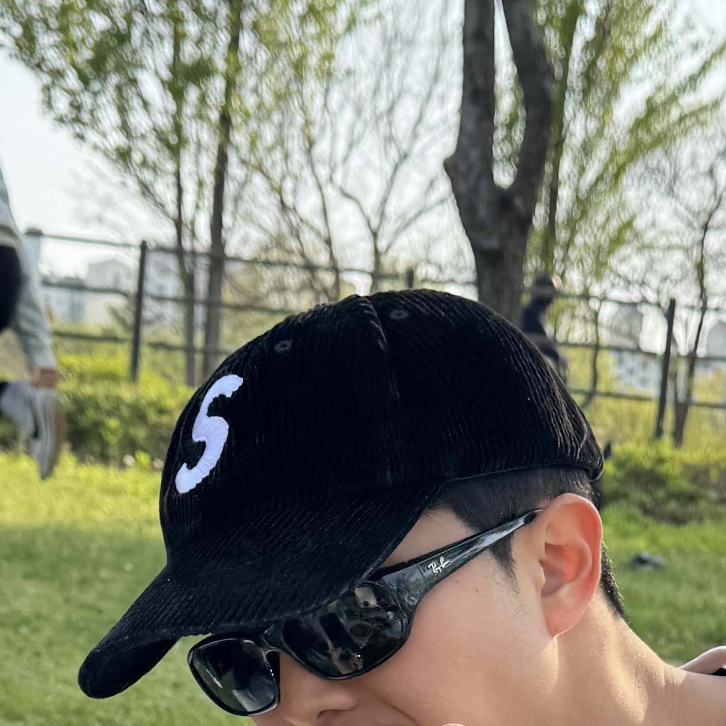 Ray-Ban DADDY-O II Polished Black Frame Green Classic G-15 Lenses, Nike x Supreme Air Force 1 Low Black 착용 스타일 - 2