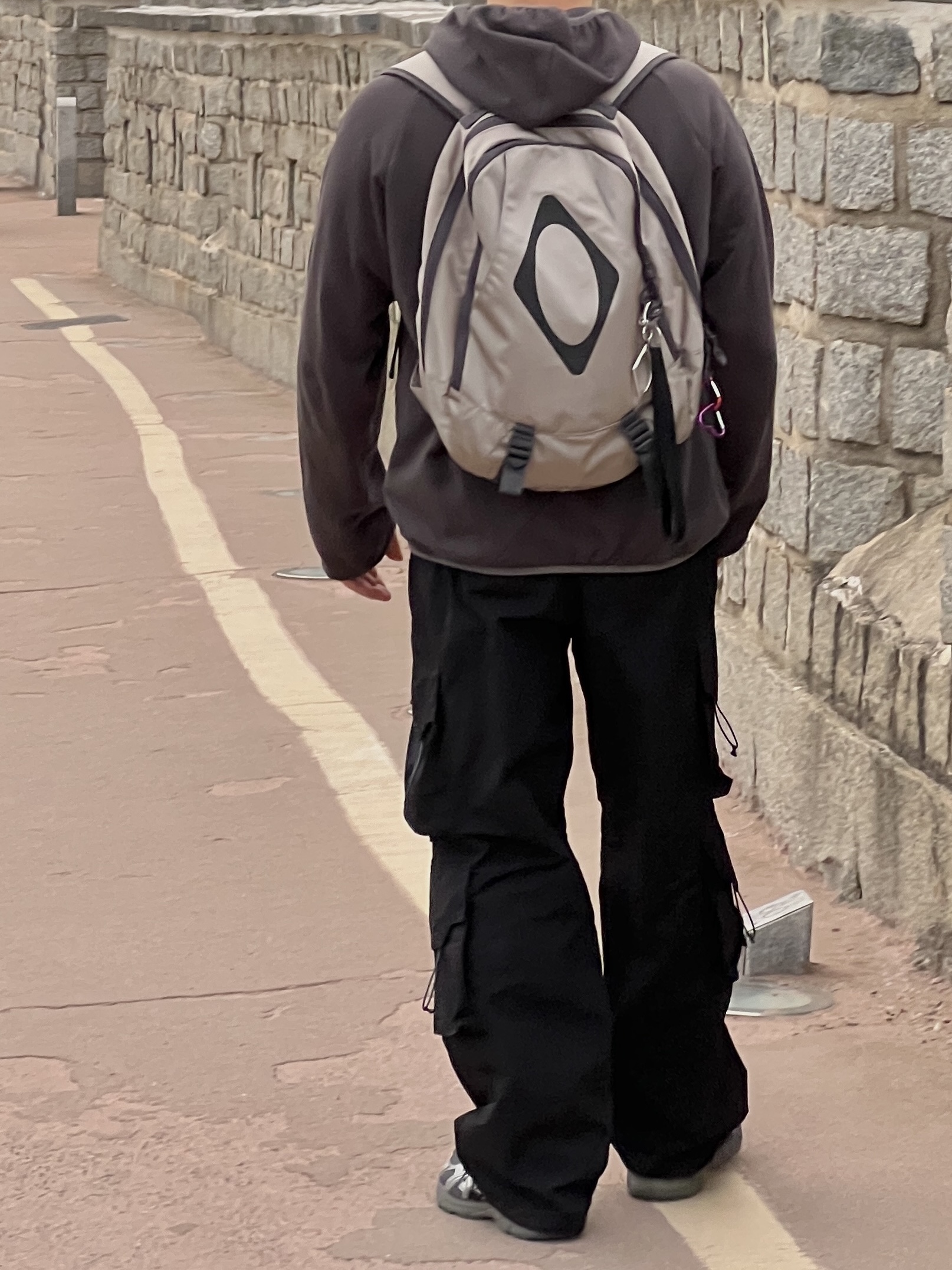 Mischief Rhombus Mountain Backpack Khaki, Sansan Gear Taped Hoodie Charcoal - 23SS 착용 스타일 - 2