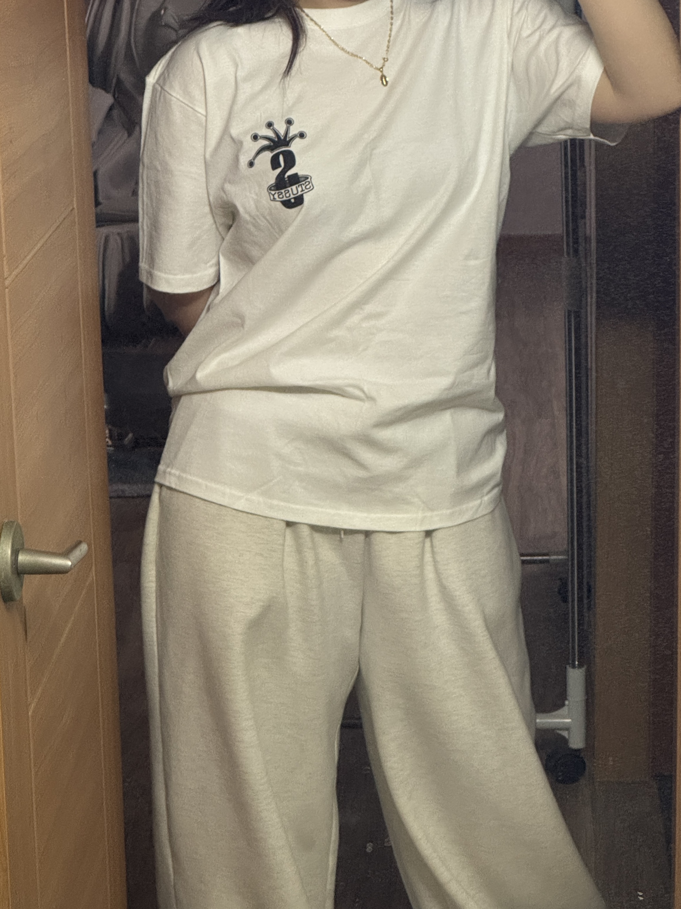 Stussy Crown Band T-Shirt White 착용 스타일 - 1