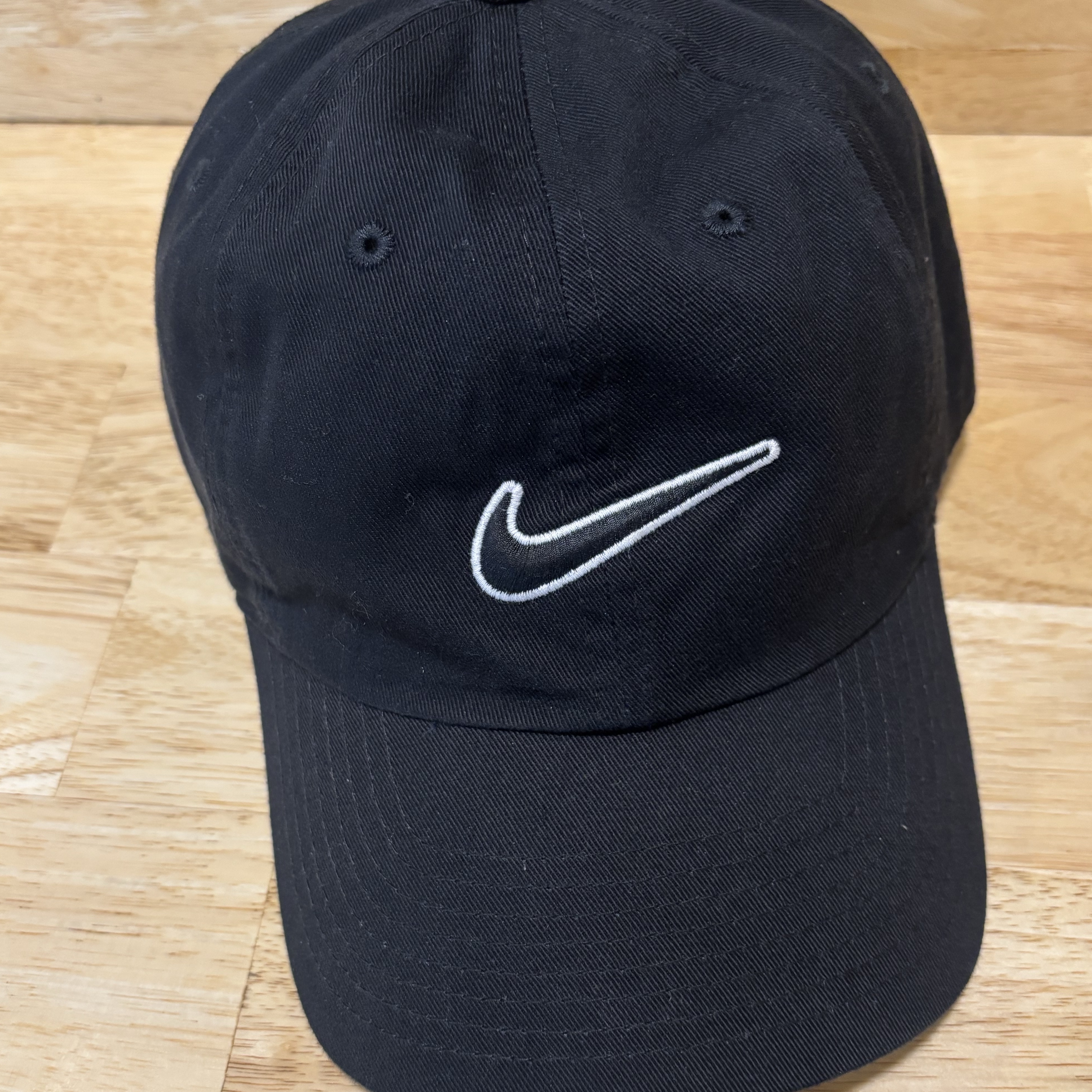 Nike Heritage 86 Essential Cap Black 착용 스타일