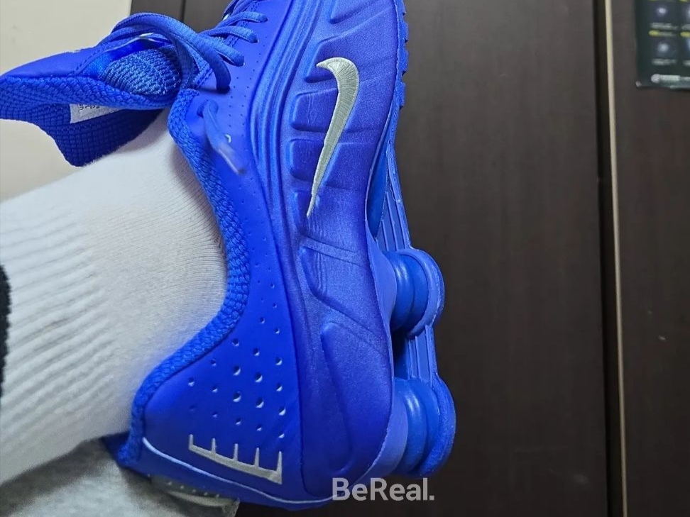 (W) Nike Shox R4 Racer Blue and Metallic Silver, (W) Nike Shox R4 Black 착용 스타일 - 4