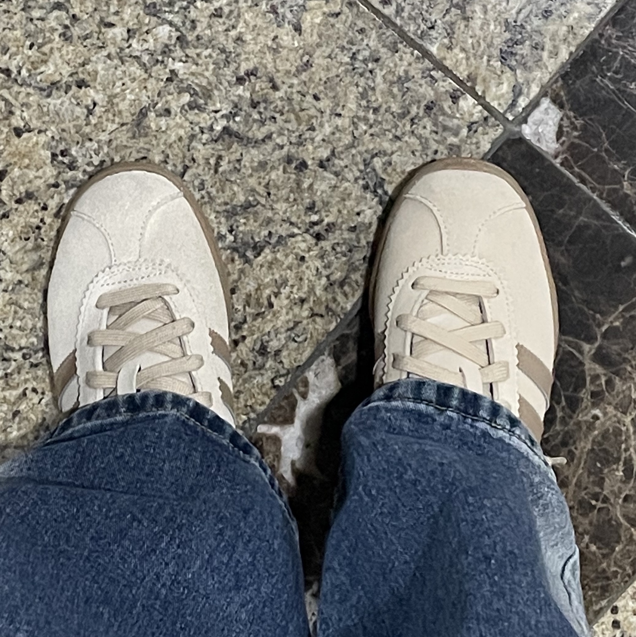 Adidas Stadt Magic Beige 착용 스타일