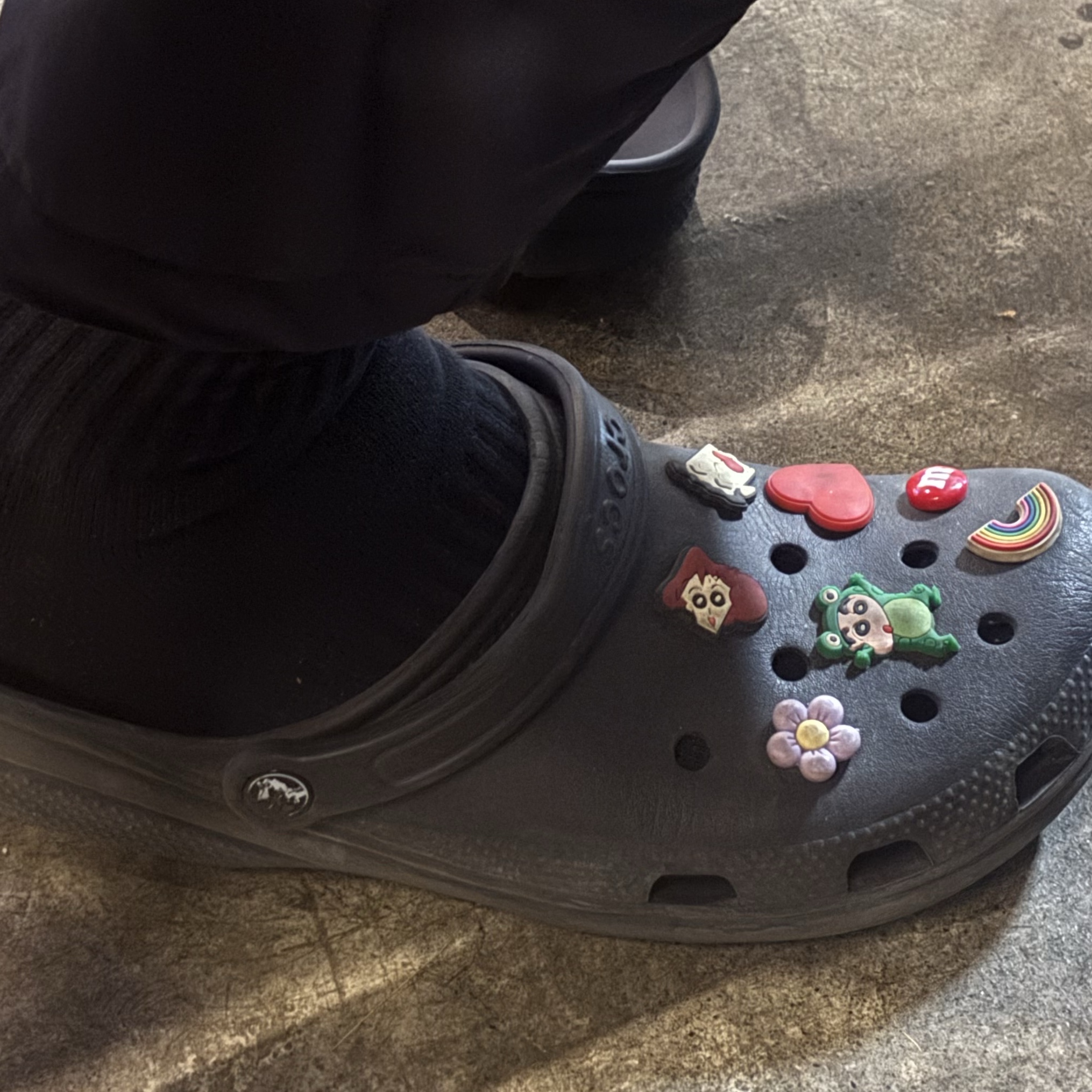 Crocs Classic Clog Black 착용 스타일