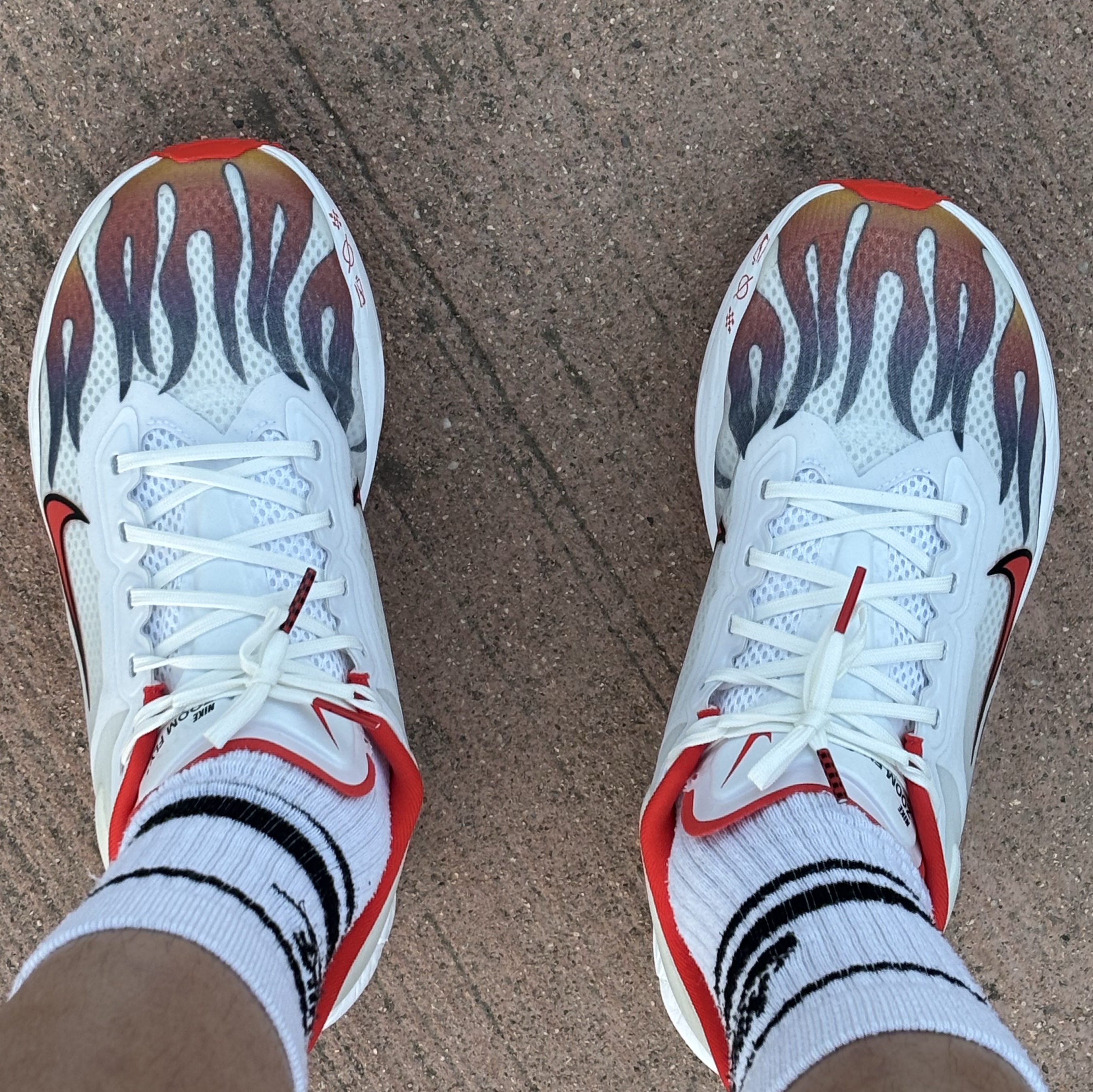 Nike Zoom Fly 6 PRM White Habanero Red 착용 스타일