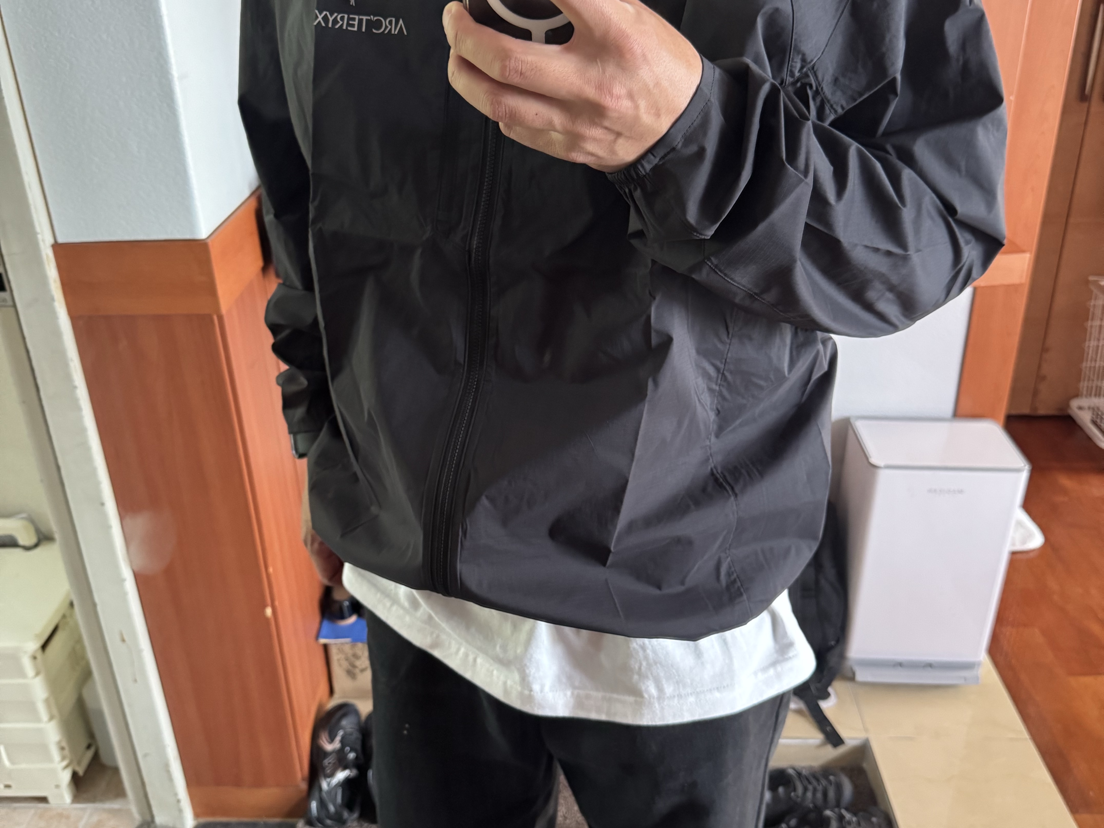 Arc'teryx Squamish Hoody Black 착용 스타일 - 2