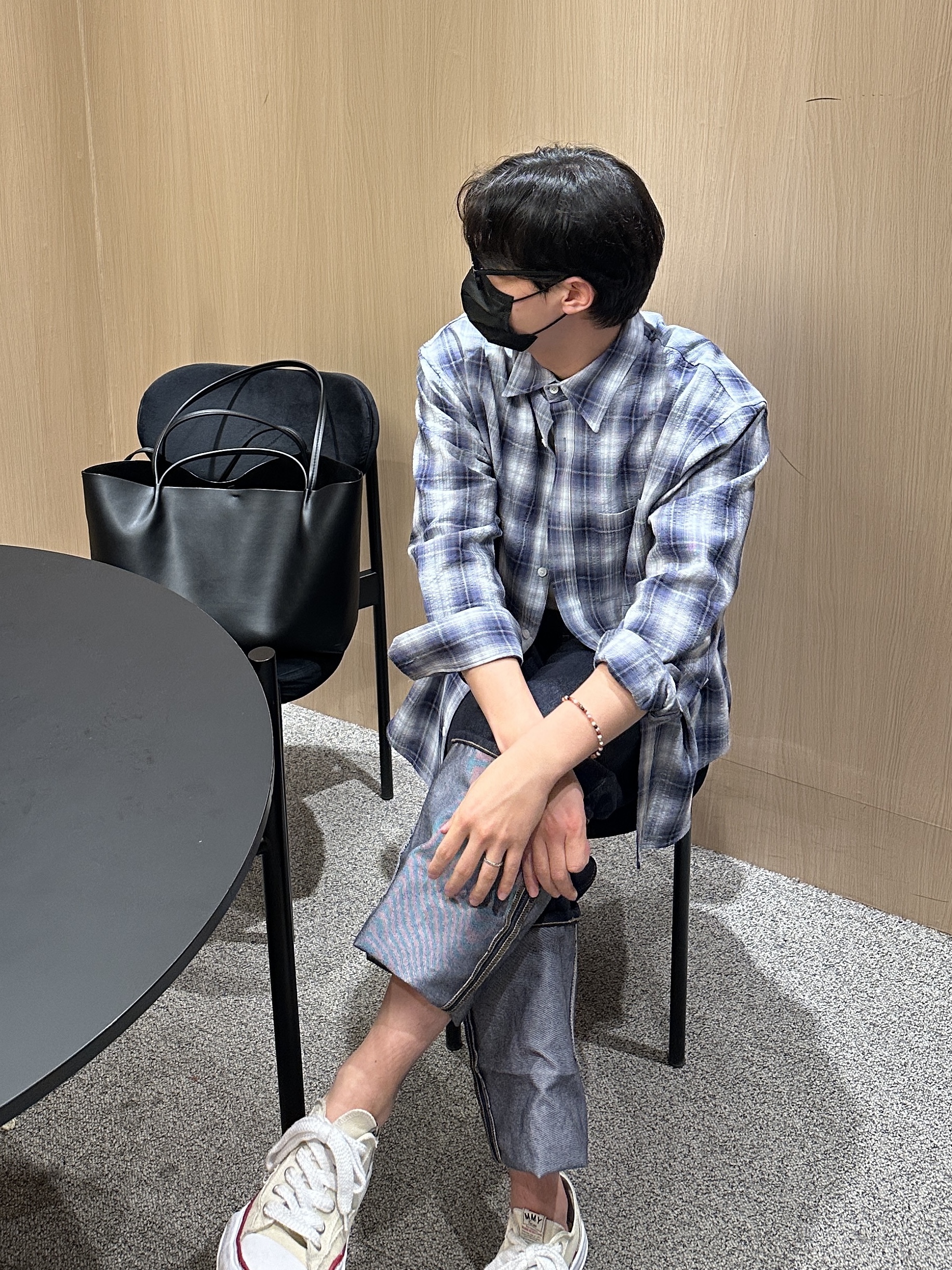 Maison Mihara Yasuhiro Peterson OG Sole Canvas Low-top Sneakers Natural, Permanent Archive Ombre Checkered Shirt Navy 착용 스타일