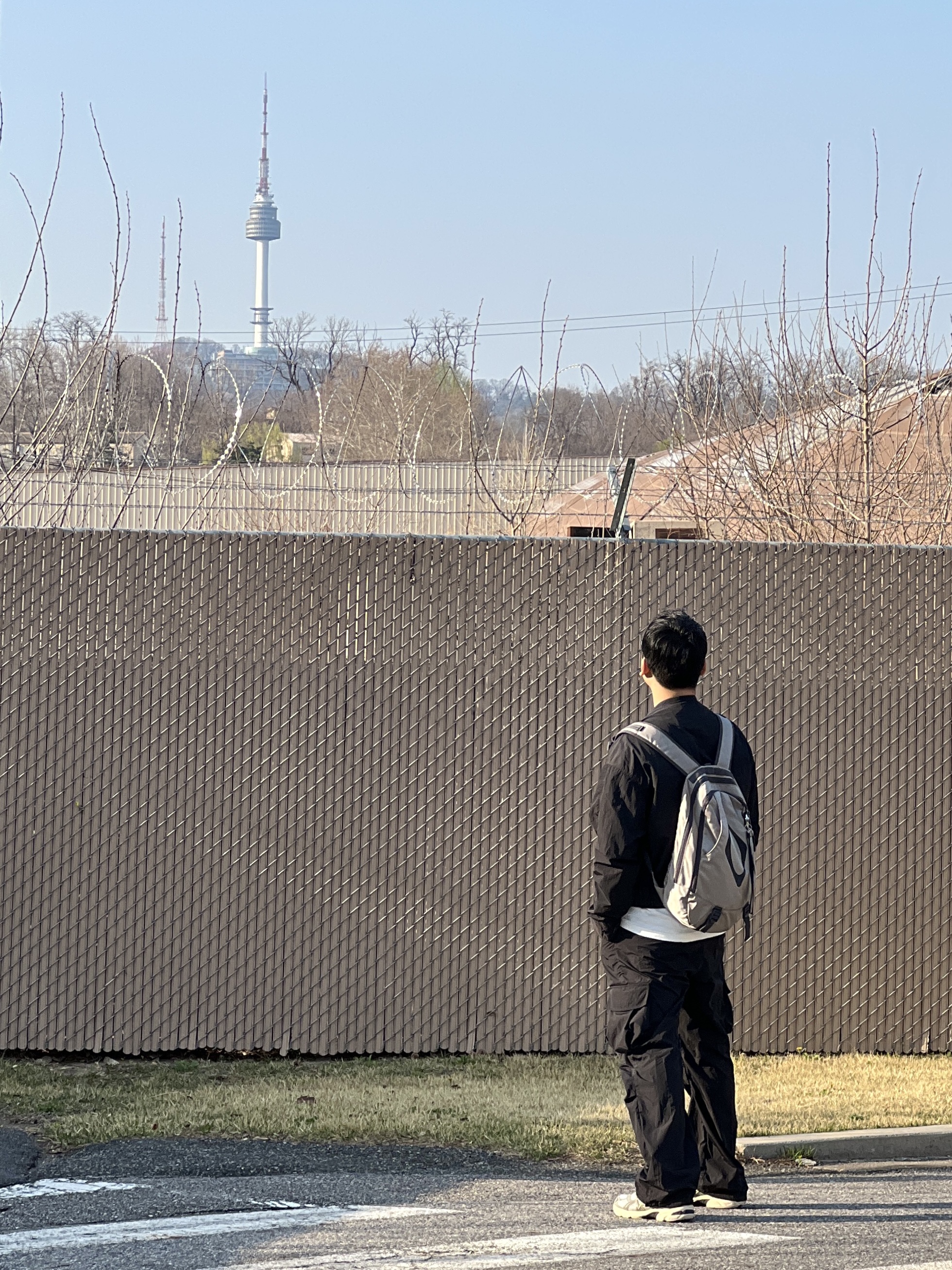 Mischief Rhombus Mountain Backpack Khaki, Sansan Gear Taped Hoodie Charcoal - 23SS 착용 스타일 - 4